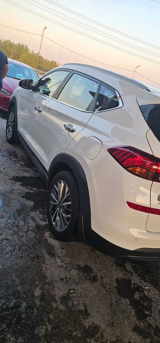 هيونداي توسان موديل 2020 خليجي للبيع 🚘
السلام عليكم  🌹

🔹 موديل 2020 خليجي
🔹 رقم بابل جديد 
🔹 سيارة بيه رشات صبغ 
🔹 ماشية 130 ألف حقيقي
🔹 السيارة جديدة جداً ونظيفة
🔹 السعر: 155 وبيها مجال 

📍 المكان: كربلاء  –
📞 للاستفسار ***********🌹***********
