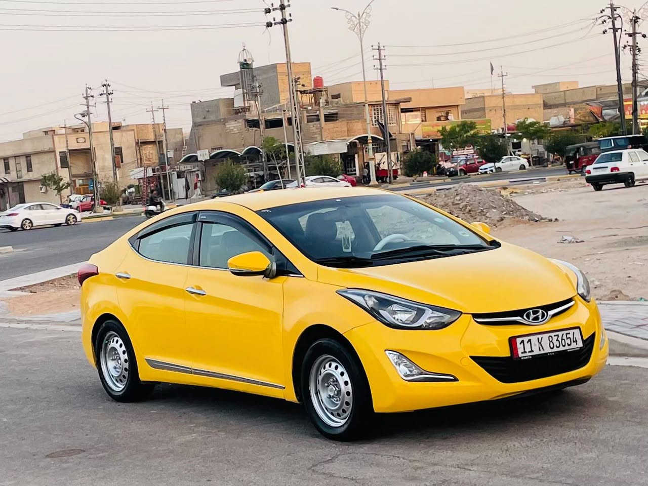سلام عليكم البيع هونداي إلنترا موديل 2016 وارد امريكي حادث باب فقط ولباقي مكفولة كفالة عامة اليبل وآحد فول مواصفات سيارة جديدة وجاهزة من كلشي تبريد ثلج حدادية تخم تاير كير ومكينة 1800 دوش مكفولات سنويه الغايه 2030 هيه غرامات مصفره السعر 98 لاستفسار علا رقم *********** مكان سيارة كربلاء
