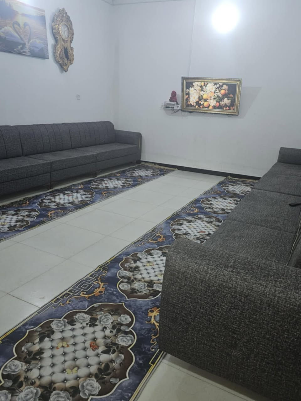 دار طابو صرف مساحته ٢٠٠م للبيع يحتوي على غرفتين نوم واستقبال وهول صحيات داخلية وخارجيه ومطبخ الطابق الثاني يحتوي على غرفه بدون لبخ ولا كاشي العنوان الوردية سيف سعد شارع ٣٠ قرب أسواق النافعي عرض الشارع ١٥م السعر ١٤٥مليون للاستفسار الاتصال على الرقم ***********
