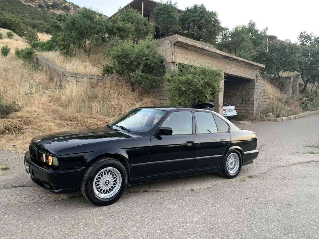 بیئێم 525 مۆدێل 1992 فول فول مواسەفات ئاڕم پلاستیک هەولێر بە شەرتی موسو بڕانەوەو وەرگەڕان گێڕو مەکینەی بەشەرتە گۆڕینەوەش دەکەم بە ئیشتێک بەدڵم بێت بۆ زانیاری زیاتر پەیوەندی بکە *********** أربيل, العراق
