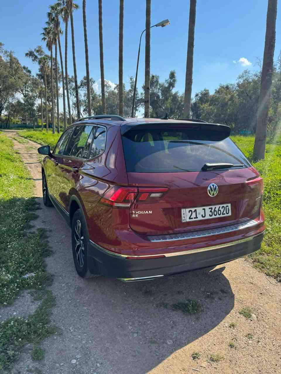 السلام عليكم 
Volkswagen Tiguan 
فولكسفاغن تيكوان (بانوراما، 4 مقاعد)
موديل 2021 
الصنف : SE
سعة المحرك :  4 سلندر 2.00cc turbo 
^محرك ^ شرط لا صرف ولا بخار ^
  
الوارد : وارد امريكا :- حادث(صبغ بنيد وجامرلغ طرف السائق )ايرباك استيرن وتكمه راجع سستم

رقم الشاصي: 3VV2B7AX3MM093219
 
اللون الداخلي : جلد اسود

الرقم : سليمانية-  - تحويل مباشر

الاضافات

- مقود D وS
- بانوراما
- 4 راكب
- رادار امامي خلفي
- شاشه كبيره
- شاحن واير ليس
- حساس مرايا جانبيه (نقطه عمياء) 

- ويل كروم
-  نظام مساعدة عدم الانحراف عن الطريق 
- نظام carplay wireless 
- تبريد خلفي
-  نظام النقطة العمياء 
-  هاند بريك بصمة + اوتوو هولد
- نظام توقف تلقائي عند الرجوع
 -  كاميرة خلفية بدقة عالية 
 -  نوع المقاعد جلد 
: كهربائي - جلد - تدفئة
 
-  المصابيح:   - إضاءة ليد

  

مكان سياره كركوك 
*********** اتصال او واتساب السعر /135$
