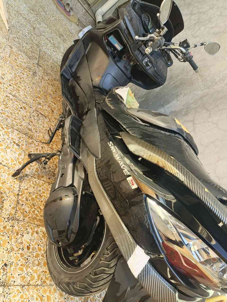 سلام عليكم سكاي ويف 250 بصمه فئة ال S الدراجه شغاله ما بيها شي بس تفقد شحن الباتري ما اعرف ليش مكينه خير من الله و الدراجه نظيفة صالنصه رياضي نوزل جديد شاد الها باتري جديد تاير خلفي جديد 
مكاني كربلاء ***********
