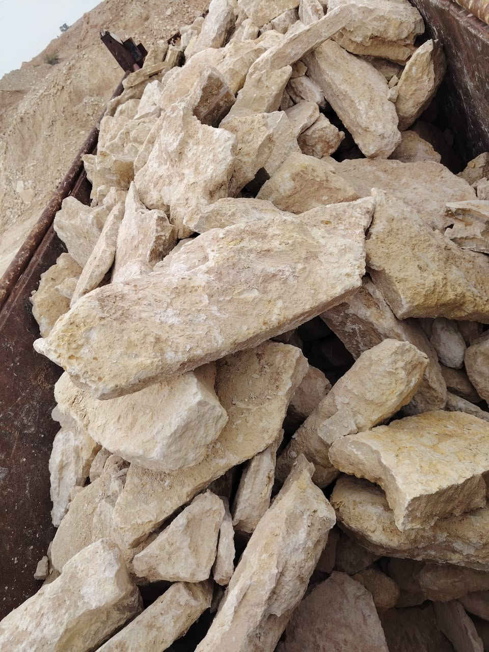 مستعدون لتجهيز حجر كافه محافظات بسعار ***********
