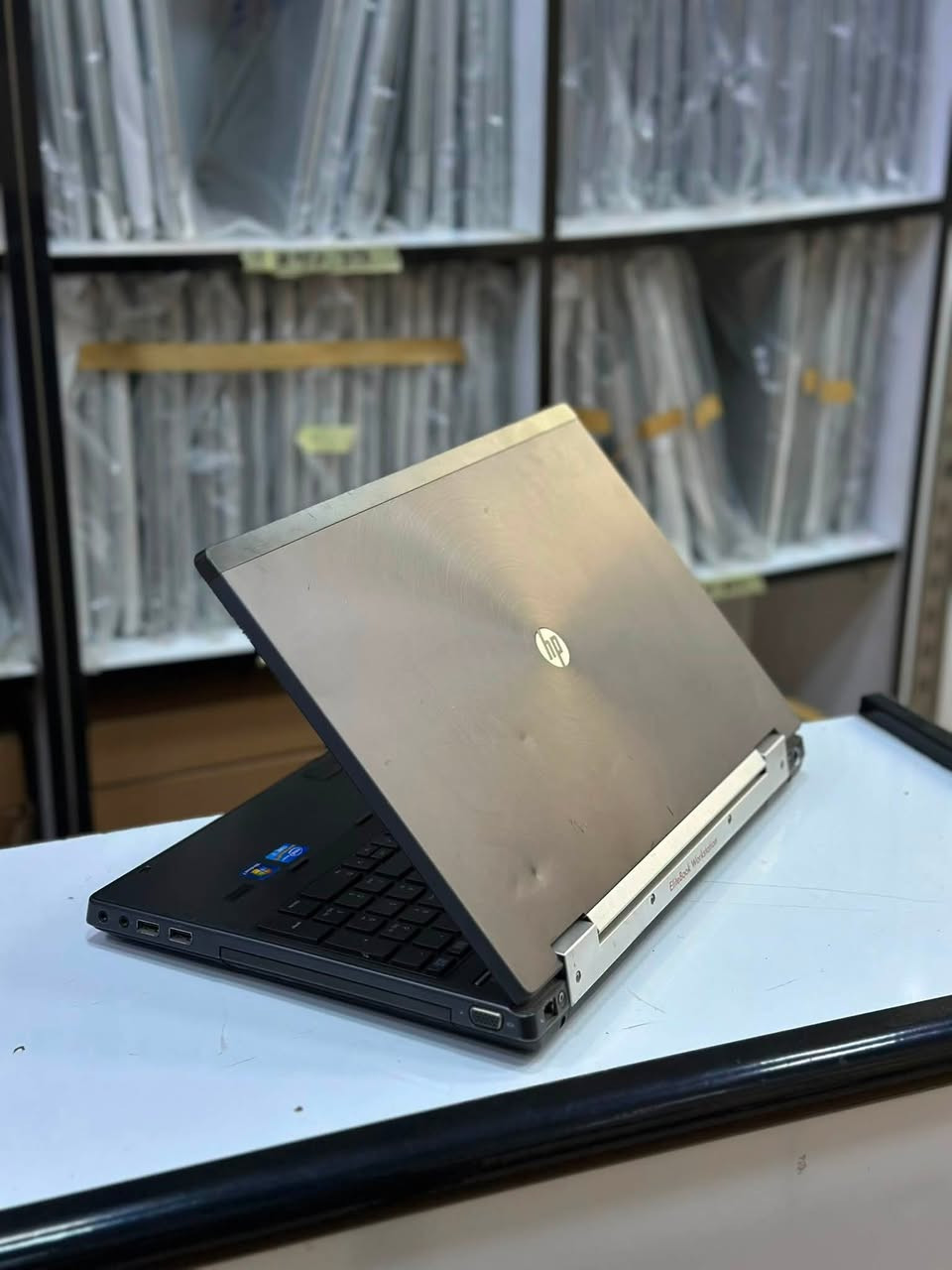 💻 للبيع: لابتوب HP EliteBook 8570w (Workstation)
المواصفات:
 المعالج: Intel Core i7 (الجيل الثالث)
 الذاكرة العشوائية (RAM): 16GB
 التخزين (SSD): 256GB
 كارت الشاشة خارجي: NVIDIA Quadro K1000M 2GB
 الشاشة: 15.6 بوصة
 الهيكل: معدني خشن ومتين مخصص للأعمال الشاقة
📌 الحالة: مستعملة ونظيفة  (مثل الصور)
🔋 البطارية والشاحن: البطارية جيدة + الشاحن الأصلي]
💵 السعر: 140,000 دينار (قابل للتفاوض)
📍 المكان: [بابل الحلة]
🚗 التوصيل: [موجود توصيل / أو استلام مباشر]
📞 للتواصل: عبر الخاص أو واتساب: [***********]

