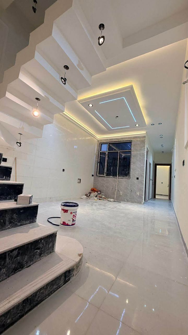#شركةالرافدللوساطةالعقارية🏠للبيع للبيع👍
#للبيع زيرو غير مسكون 🔥

مساحة الدار  100 م ✔️

الدار يحتوي على 4 غرف✔️

صالة كبيرة 6 متر ✔️

مطبخ كبير 6 متر ✔️

غرف نوم عدد 4✔️

 كراج 3 متر ✔️

رصيف 2.5✔️

حي الجهاد ضباط الشهداء قرب جامع محمد رسول الله✔️

 شارع عريض 12م ✔️

 حمامات عدد 2 ✔️

منور عدد 2

بيتونه وسطح أمامي وسطح خلفي

للتواصل والاستفسار الاتصال أو واتساب على الرقم📞☎️

***********
