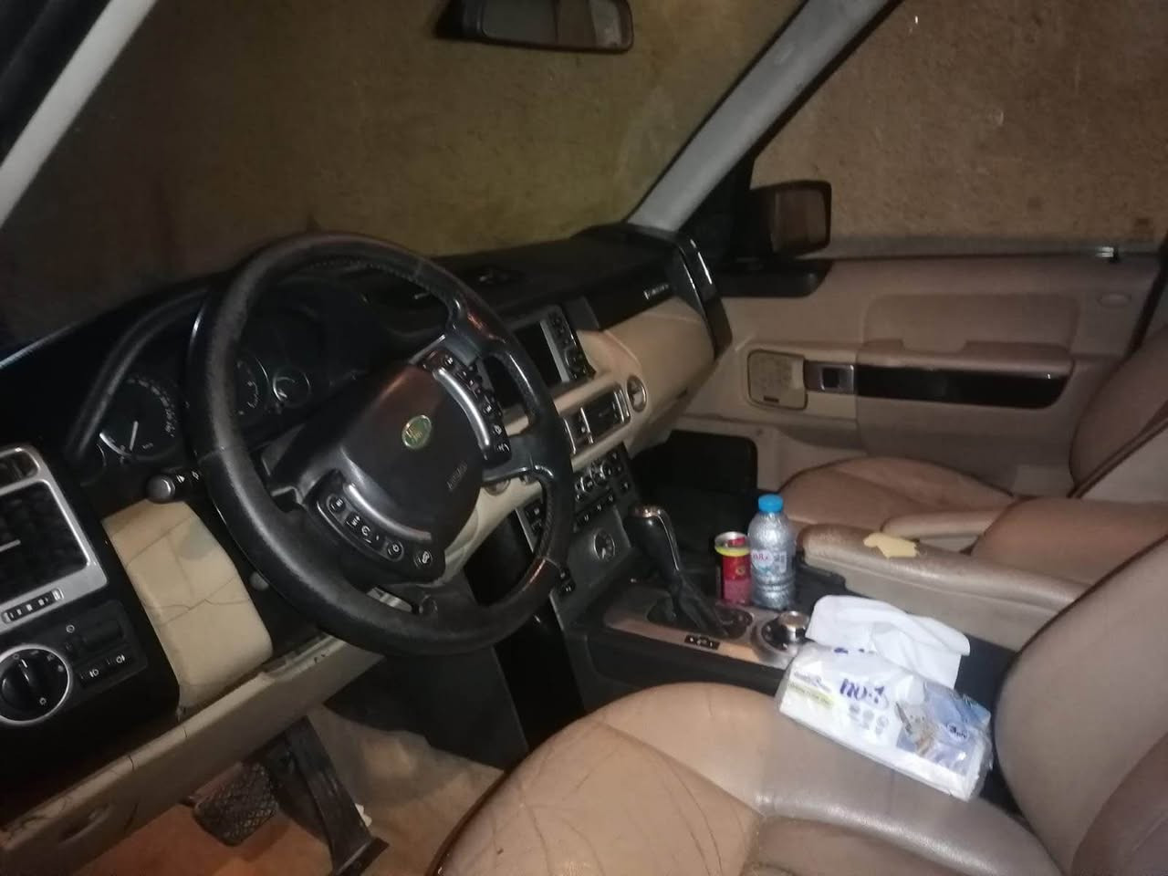 رانج فوج موديل ٢٠٠٨ ماشيه ١٢٥ كفاله سياره جديده بمعنئ الكلمه يرادلها تلحيضات صغيره. صوت بالرواجز اول ما تشغل ادوات كفاله من السرقه والعشائر دواخل بيجي خليجيه السياره محرك عادي المرغوب مو سوبر ملاحظة انه مكلف بالنشر هذ رقم راعيهة ‭***********‬ البصرة, العراق
