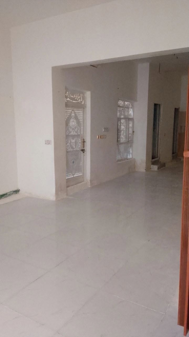 بيت للايجار 
طارمه ،مطبخ، استقبال ،غرف ٢ ،  منور،صحيات داخليه وخارجيه 
العنوان 
ام الخيل شارع المسبح الاولمبي خلف سكه القطار
الرقم
***********
