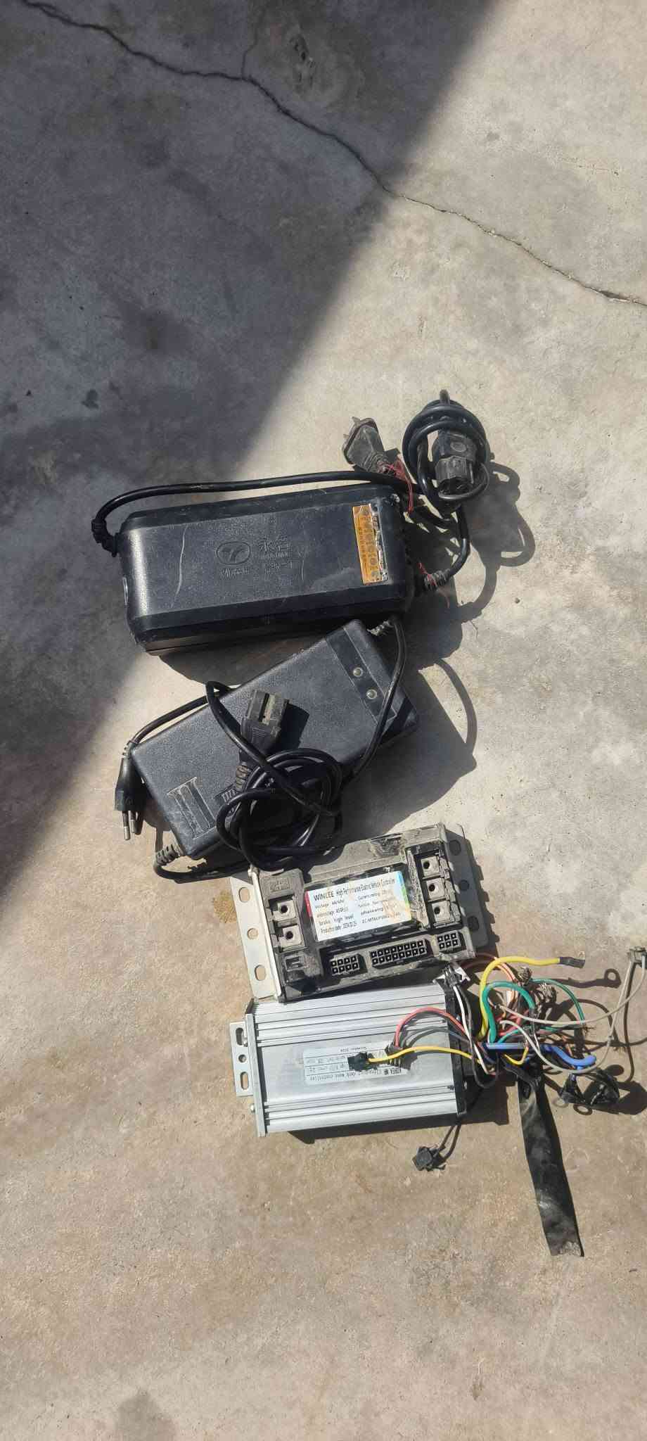 💯عرض مرة اخرى💯،  دراجة شحن للبيع، نضيفه بس ينرادلها بطاريات وتوكل،
وياها شاحنات 2
و عقل 2 بس ما متاكد منهم
، السعر 200وبي مجال،  
الدراجه شتريتها جديد ب530
لان بطارياتها تعبانات ف نزلت سعرها 
، ***********/***********
مكاني بعشيقة✨
