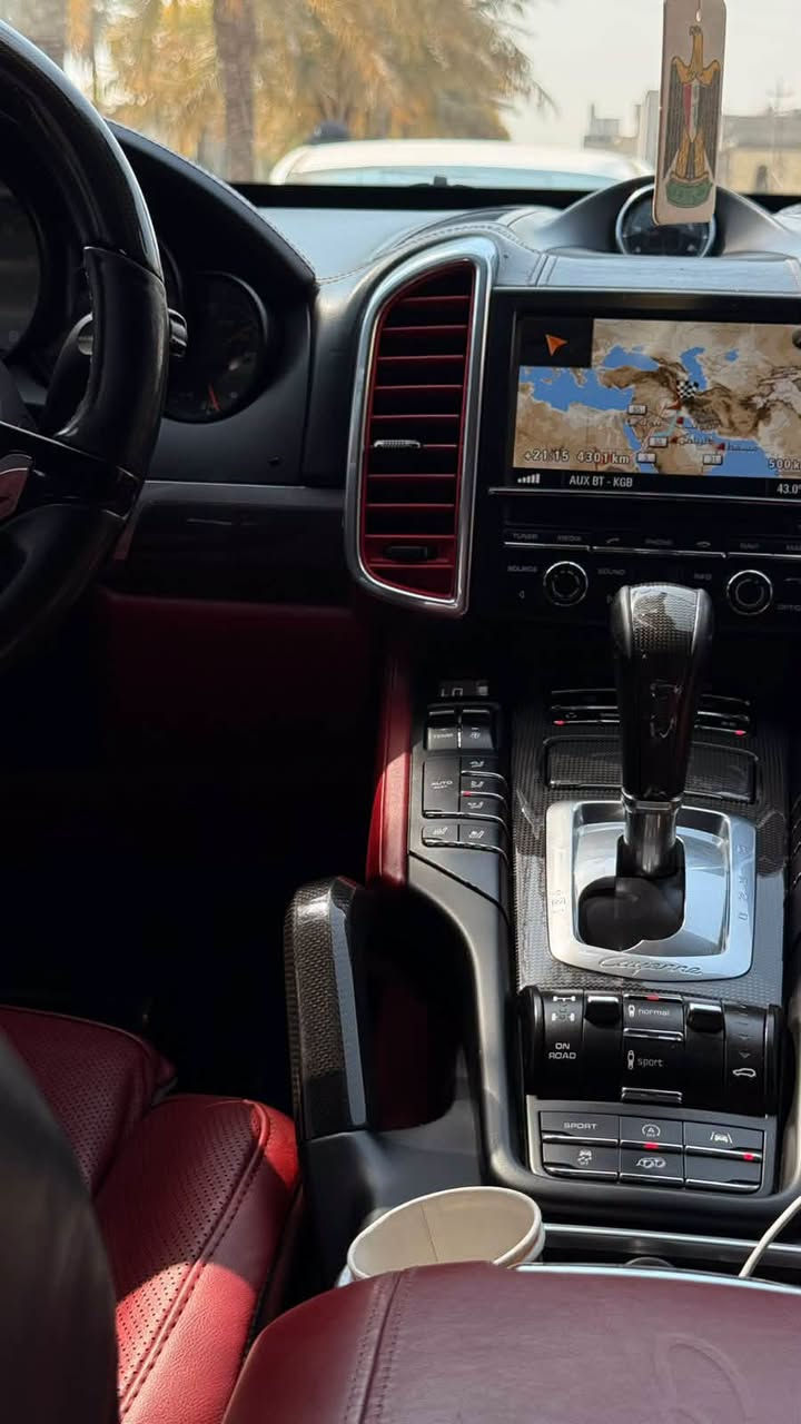 السلام عليكم 
انضف بورش suv بالعراق كايين s 2014 مكفولة كفالة عامة خليجية السيارة فول مواصفات مكينة + كير على وضع الشركة v8 تنفس طبيعي  

- اللون عنابي نيلي ( مميز ) 
- رادار امامي 
- رادار خلفي 
- ماشيه 130 الف كيلو 
- كامرة 
- حساسات 
- تضليل بالسنوية من مرور سليمانية 
- مري شفط 
- جكات ٣ وضعيات 
- ثلاث وضعيات قيادة ( normal - sport - eco ) 
- قيادة مريحة وسلسلة 
- محرك وكير كفالة على وضع الشركة برغي واحد ممفتوح + المحرك المرغوب والاقل تعقيداً v8 تنفس طبيعي 
- تبريد 8 قطع بارد جداً 
- مساج كشنات 
- تبريد كشنات 
- تدفئة كشنات 
- لون الكشنات احمر جلد طبيعي اصلي 
- السقف كنتارا اصلي 
- المقابض كاربون فايبر اصلي 
- الستيرن كاربون فايبر اصلي 
- شفتات بالستيرن 
- تدفئة ستيرن 
- وضعيات كهربائية مختلفة للكشنات + خزن 3 حركات 
- بنوراما فتحتين 
- نظام الملاحة 
- بردات خلفية 
- تحكم منفرد بالمقصورة الامامية للجهتين 
- تلفون خاص بالشركة 
- سماعات رأس البورش الاصلية 
- سستم سماعات  Burmester High-End Surround Sound اقوى سستم بالعالم يجي 16 سماعة 
- صندوق كهرباء 
- السيارة جاهزة تاخذ وتروح بيها لالمانية اذا وكفتك تعال رجعها اي نقص مابيها من صدر ودهن وفلاتر 

هذه الفئة بيها كلش هواي مواصفات ذكرت فقط التفاصيل الي نبحث عليهن احنه 

اما سعر السيارة فمستحيل تلكي هل سعر بهيج نظافة 
السعر ب265$ ورقه وبيه مجال بسيط
مكان السياره بغداد
واي استفسار اني حاضر

***********

0772434635

( محمد الصعب )
