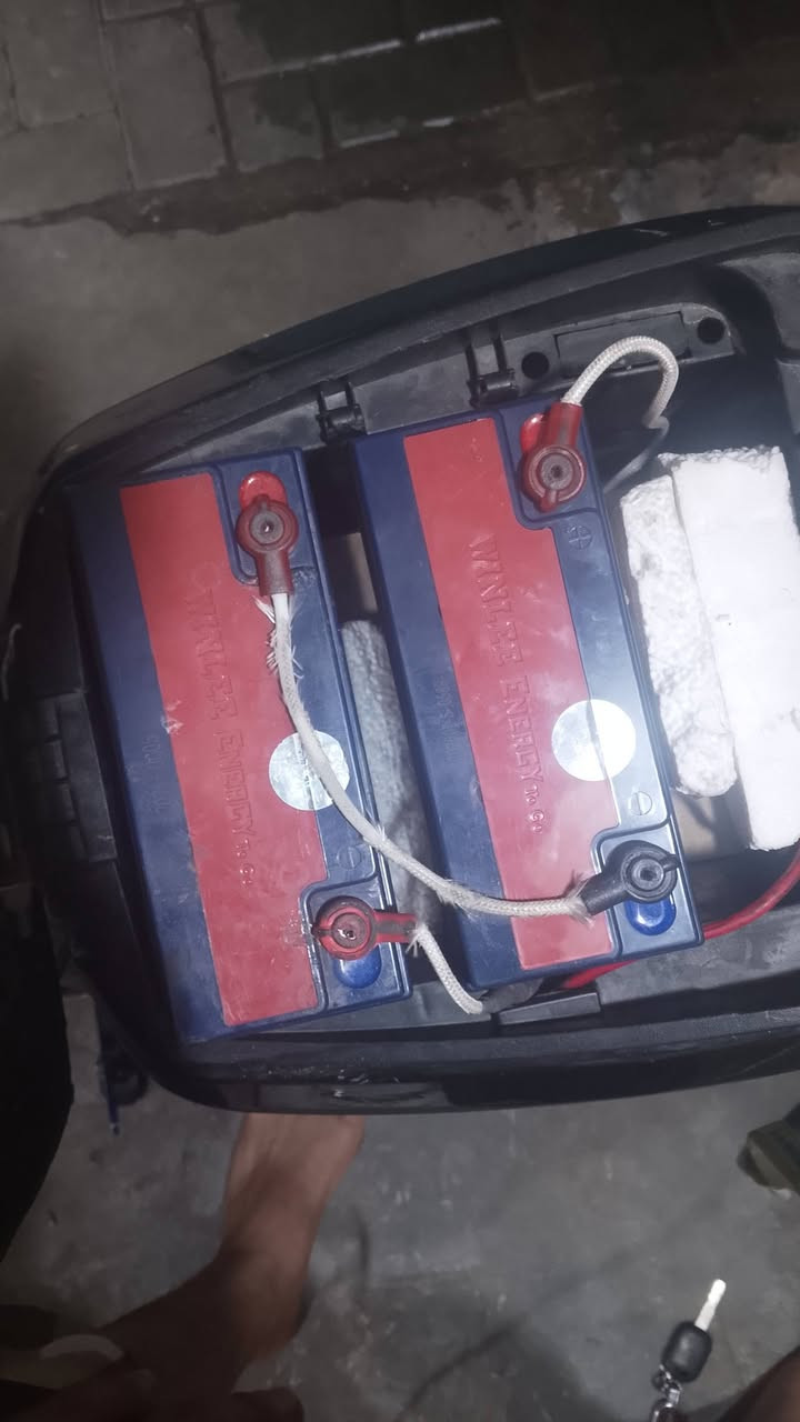 السلام عليكم درجة شحن R9 دراجة حلوة ونضيفة وقبل يومين شديتلها خمس بطاريات جدد الدراجة صايرة علي بل 700 وريد أبيعها معتاز السعر 325 وبيها مجال لتواصل*********** واتساب
