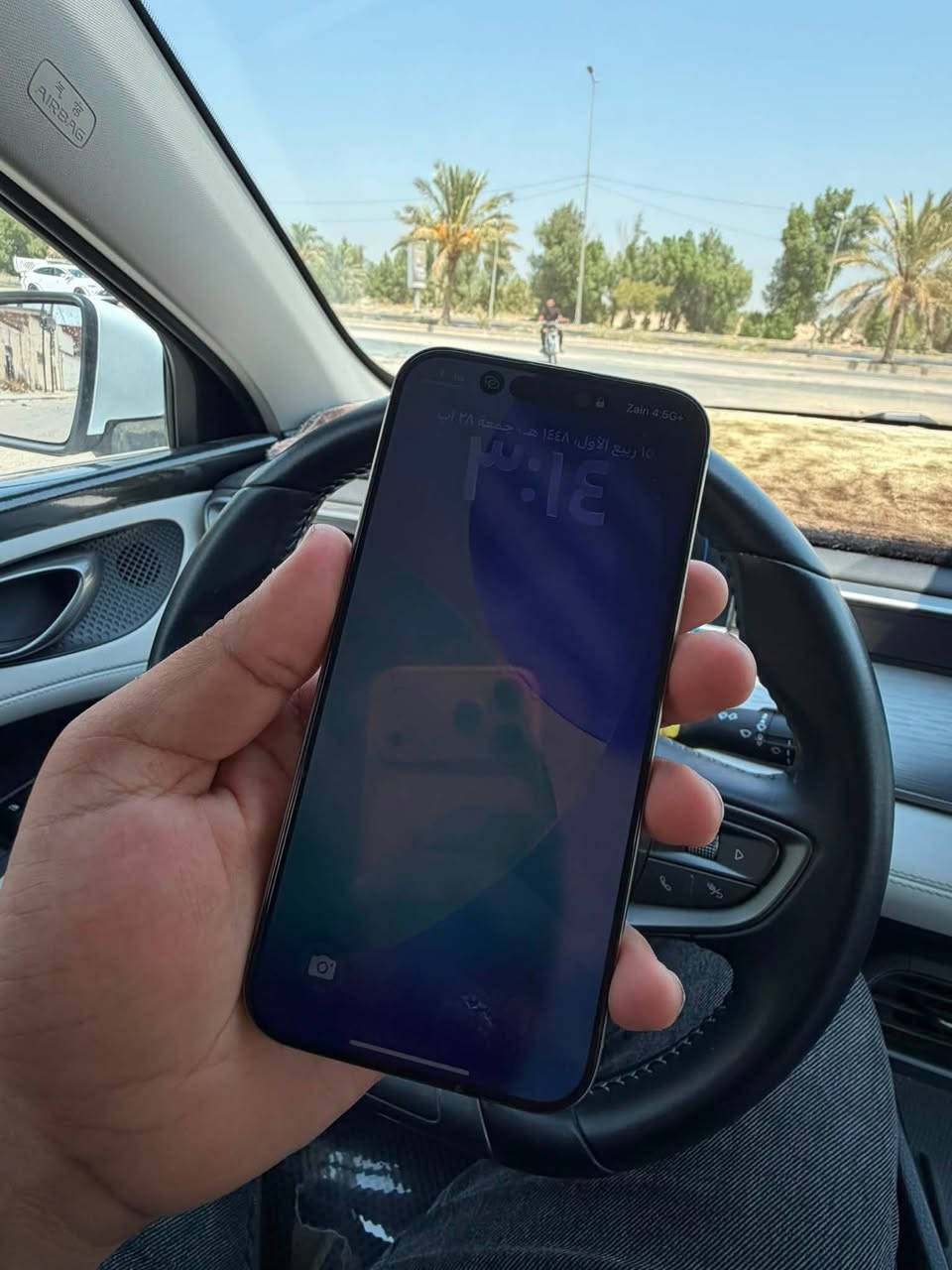 ايفون ١٥ برو ماكس مكفول فقط سواده بكد العدسه ماماثره ابد على الشاشه ذاكرة ٢٥٦ بطاريه ٧٩ 
سعره ٨٠٠ وبي مجال قليل 
مكاني نجف 
***********
