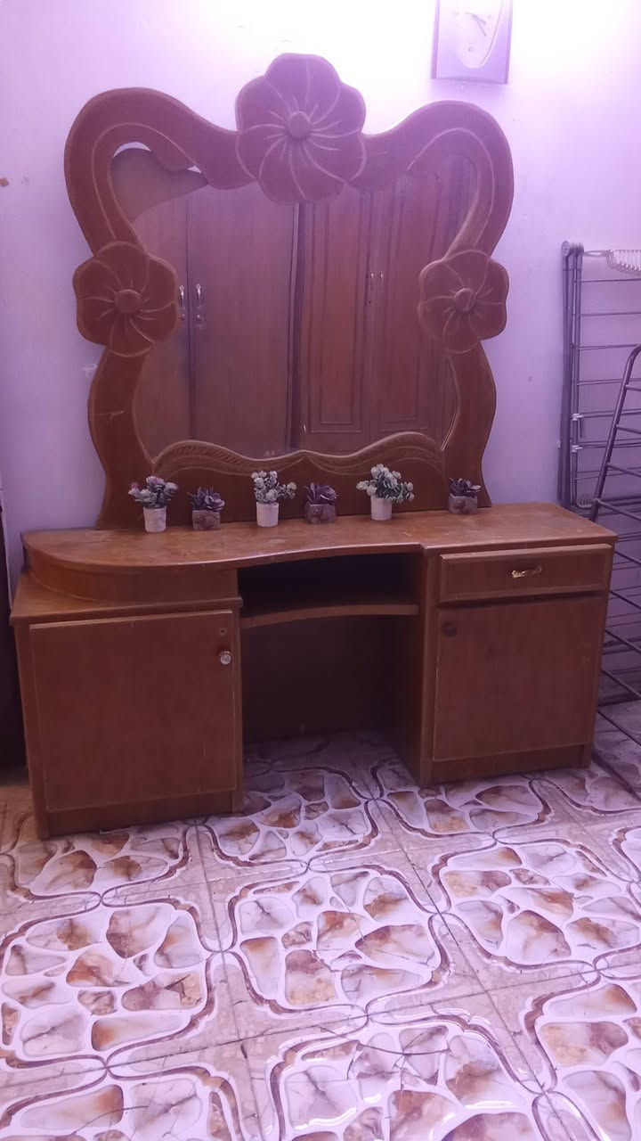 اغراض للبيع منطقة حي اور أي استفسار هذا الرقم الهاتف ***********

