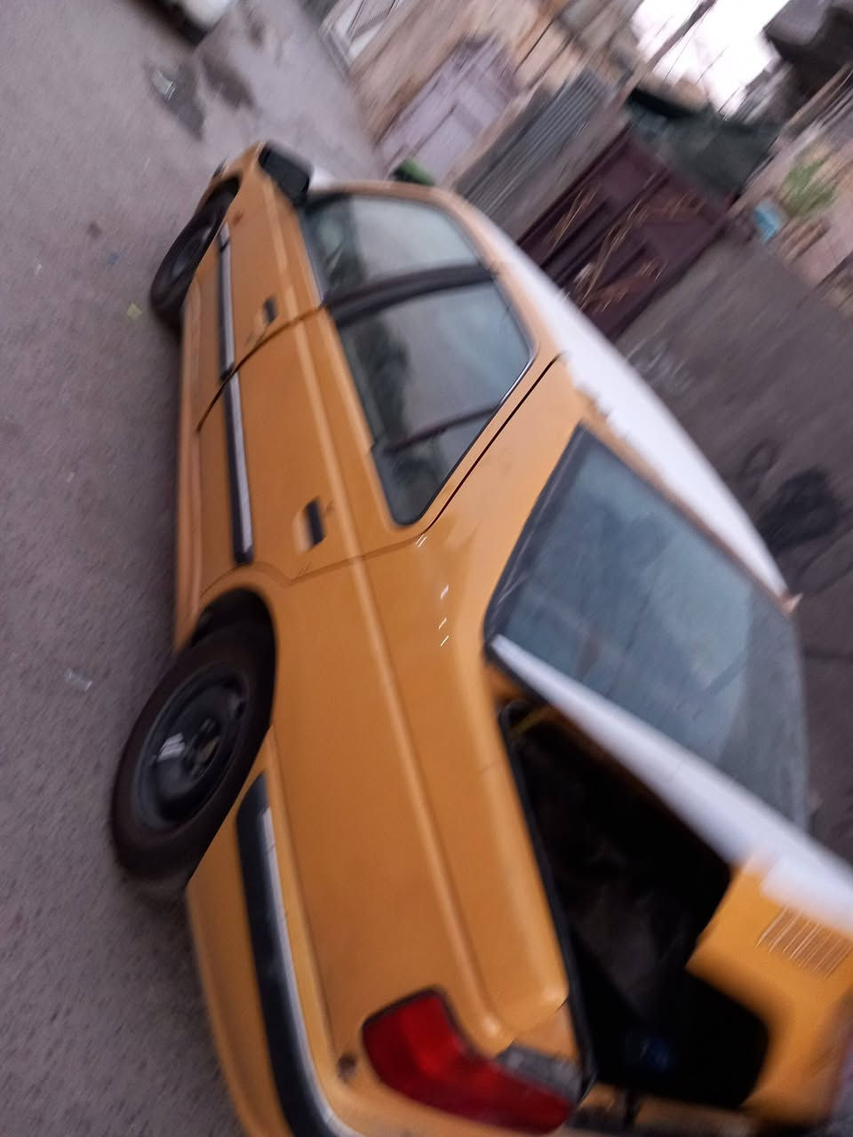 بيجو بارص موديل 2015 سيارة كير مكينه مكفولات بيه صبغ شوية بلبنيد ويم الجامعة الخلفيه مكفوله من الحادث السعر 36$ وبيه مجال للاتصال ***********
