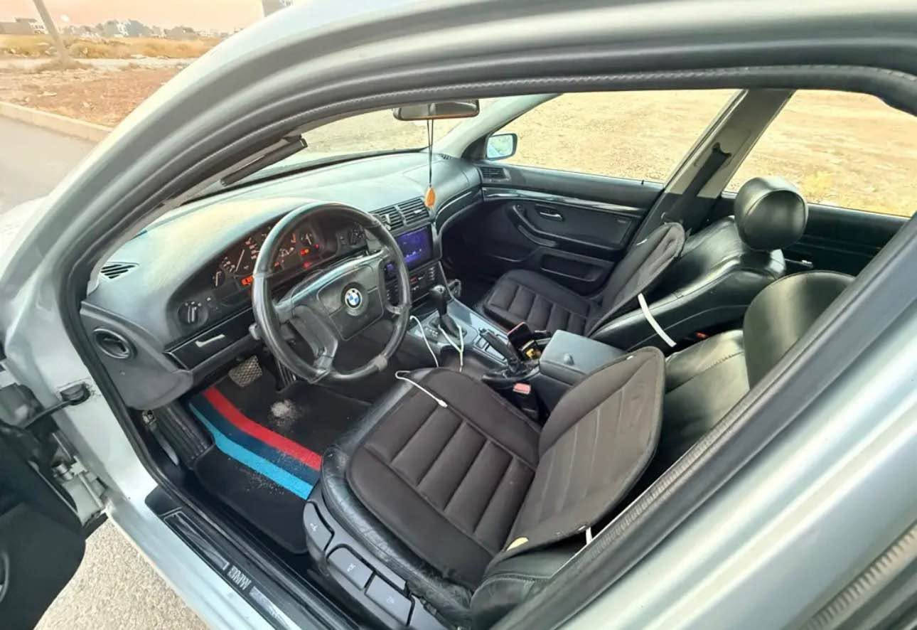 Bmw 528 مودیل2000 بێ لێدراو سیاره‌كه‌ له‌شه‌ریكه‌وه‌ دو ده‌سه‌ زۆر پاك ماوه‌ته‌وه‌ سبوخ نیه‌  چه‌ن پارجیه‌كه‌ی هه‌یه‌ هی ئه‌وروپا سه‌نه‌وی ٢ ساله‌ به‌سه‌ر جوه‌ به‌ناوی خۆمه‌وه‌یه‌ كۆبۆنی بانزینی هه‌یه‌ ته‌برید سارد گه‌رم به‌شه‌رت گێر مه‌كینه‌  ئه‌كسل تاخم پێش ته‌حویل وه‌كاله‌ خه‌رامه‌ لێدراو به‌شه‌رت  
سعری ٨٧ گه‌لا مه‌جالێ كه‌م
***********

*********** كركوك, العراق
