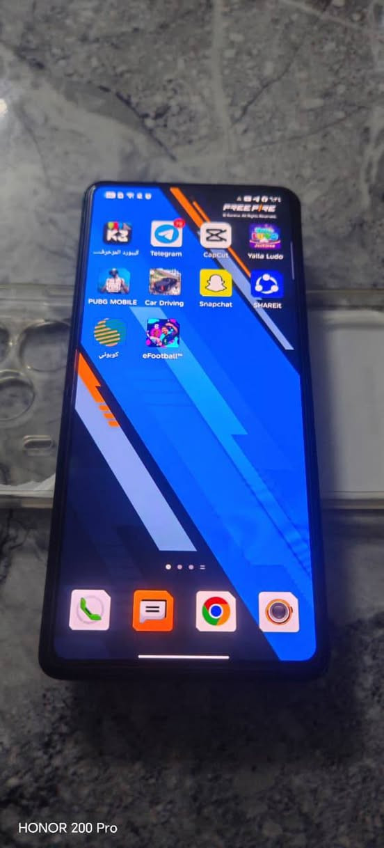 سلام عليكم موبايلTECNO POVA 6 Pro لل بيع ذاكرا 256 بوبجي 60 فريم فول سلاسه سعر 125 بي مجال  بس لاقطه عاطله وسماعه بيه جزه

نص مكتوب في الصور:
- HONOR 200 Pro