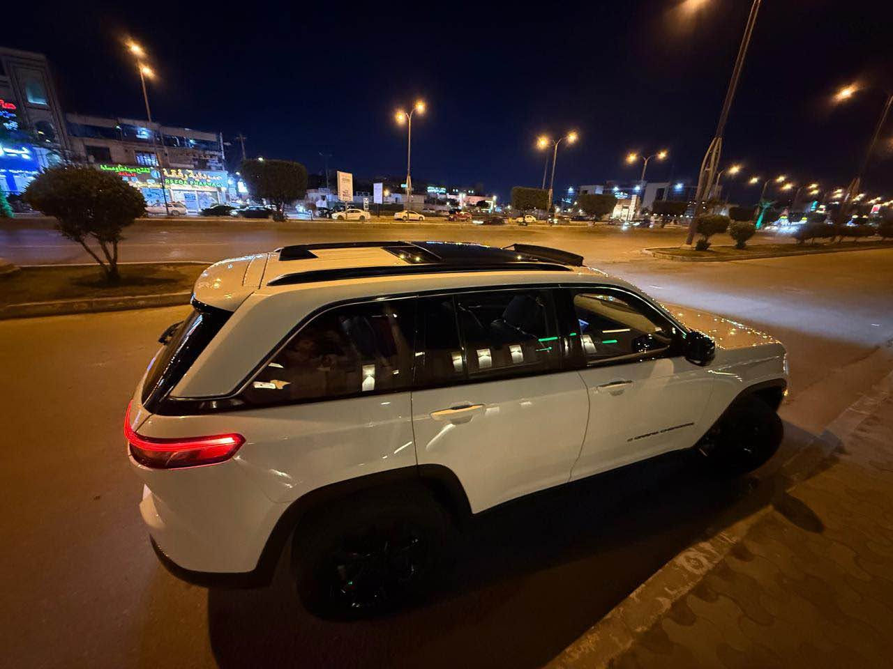 جيب كراند شيروكي لمتد
الموديل   2022
المحرك : V6.  3.6L 
‏‎رادارات جانبيه خلفيه 
‏تحذير الخروج عن المسار 
‏‎تحذير النقطة عمياء  .
‏‎نظام تحذير عند التقاطعات.  
‏‎ كشافات الضباب LED. 
‏‎ دخول ذكي
‏‎حساسات خلفية. 
‏‎ مانع تصادم خلفي. وامامي و قيادة ذاتية 
داخل جلد اسود 
بانوراما 
اخشاب داخلية 
لدات محيطية 
شاشة كبيرة و نظام صوت الباين ١٠ سماعات و دمام خلفي بالصندوك 
كشنات كهرباء الامامية و كشن السائق حفظ ذاكرة 
جميع الكشنات تدفئة مع الستيرن 
مودات قيادة 4x4 
تخم ويل ٢٠ و تايرات جدد 
المري قلاب وي البك / تدفئة / اشاير
صندوك كهرباء 
ماشية 49 ميل
سرقة القطع الخارجية و كلشي راجع اصلي و بدون لا حادث و لا صبغ 
السعر ٢٦٣ ورقة و بيها مجال 
*********** بغداد, العراق
