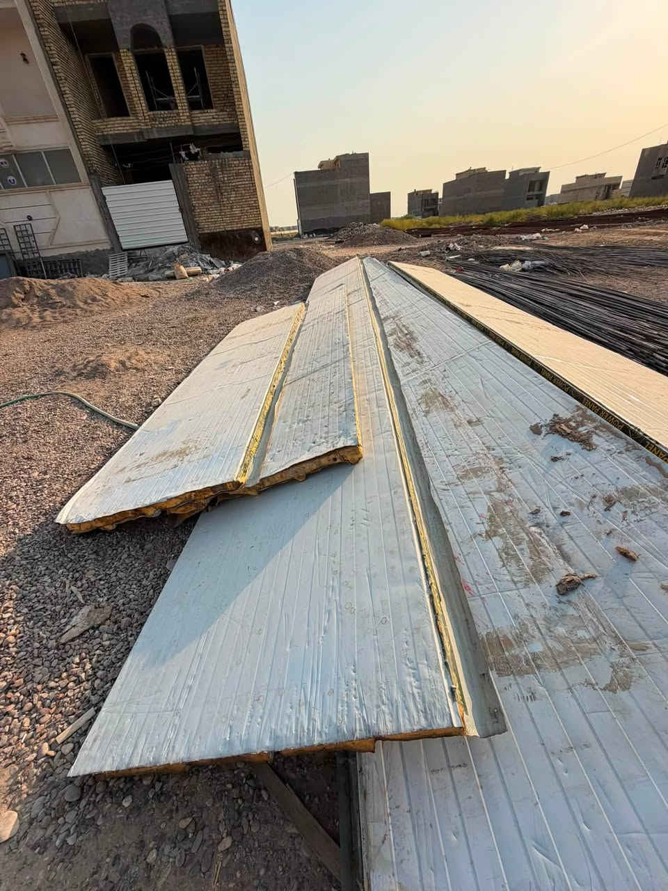 سلام عليكم يوجد لدينا سندويش مستعمل نضيف١٠٠/١٠٠ مكاني بغداد الاتصال برقم ***********ابيع شلع فقطً
