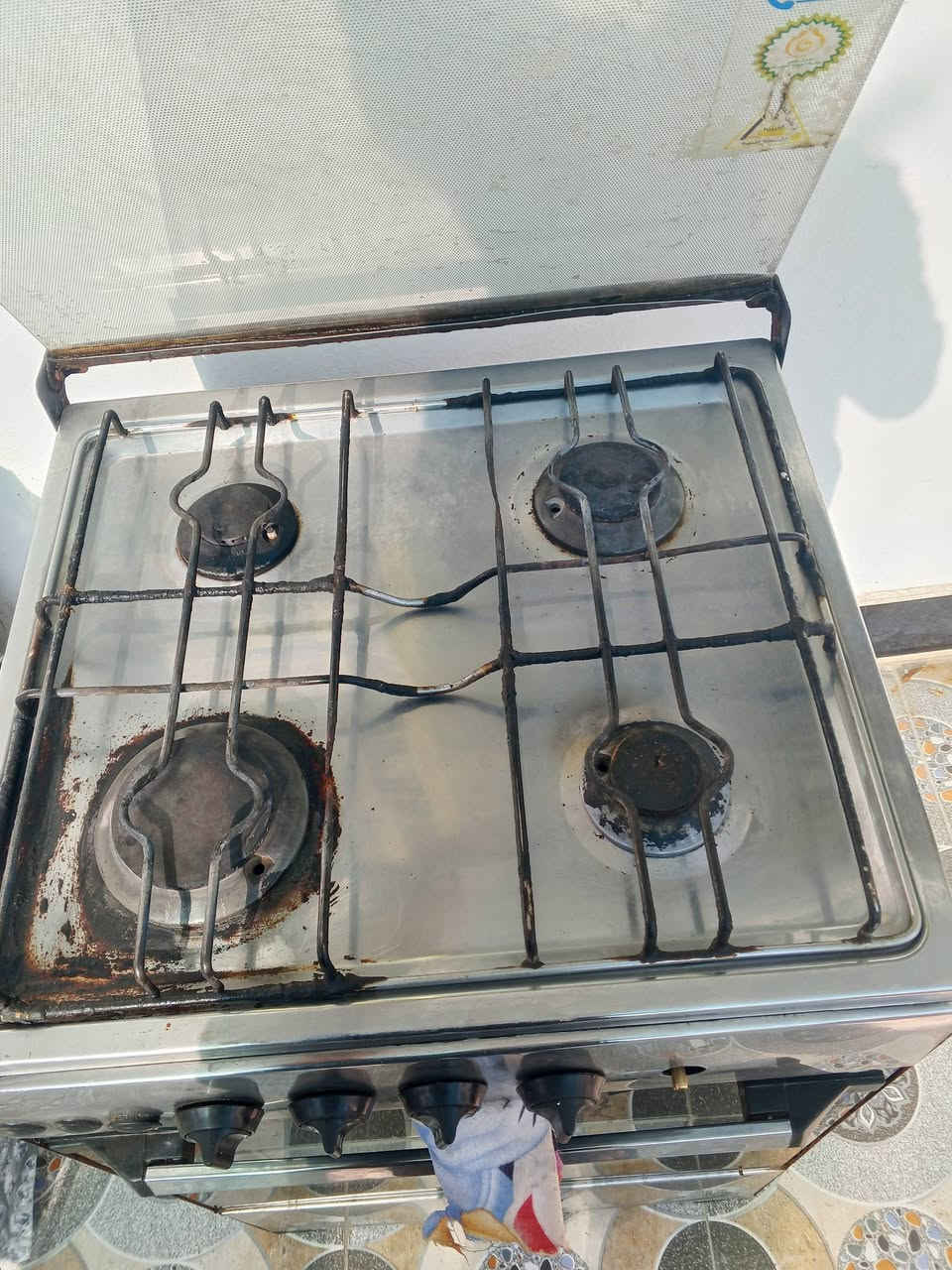طباخ شغال للبيع قيم واخذ بس الفرن يمكن مايشتغل ***********
