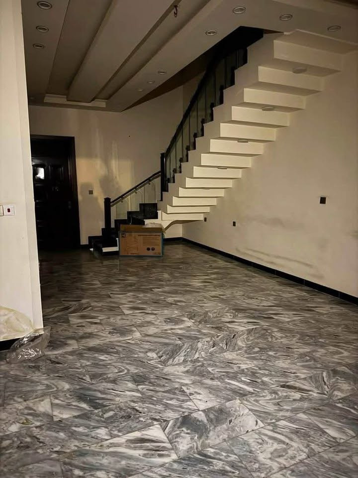 🏠 للإيجار في السيدية
📐 المساحة: 150 متر

🛏️ 4 غرف نوم

🛋️ صالة

🍳 مطبخ

🚿 خدمات

🍽️ مطبخان

🏡 نظام شلالات داخلي وخارجي

للاستفسار مكتب جوهره السيديه 

احمد العامري ***********

📞
