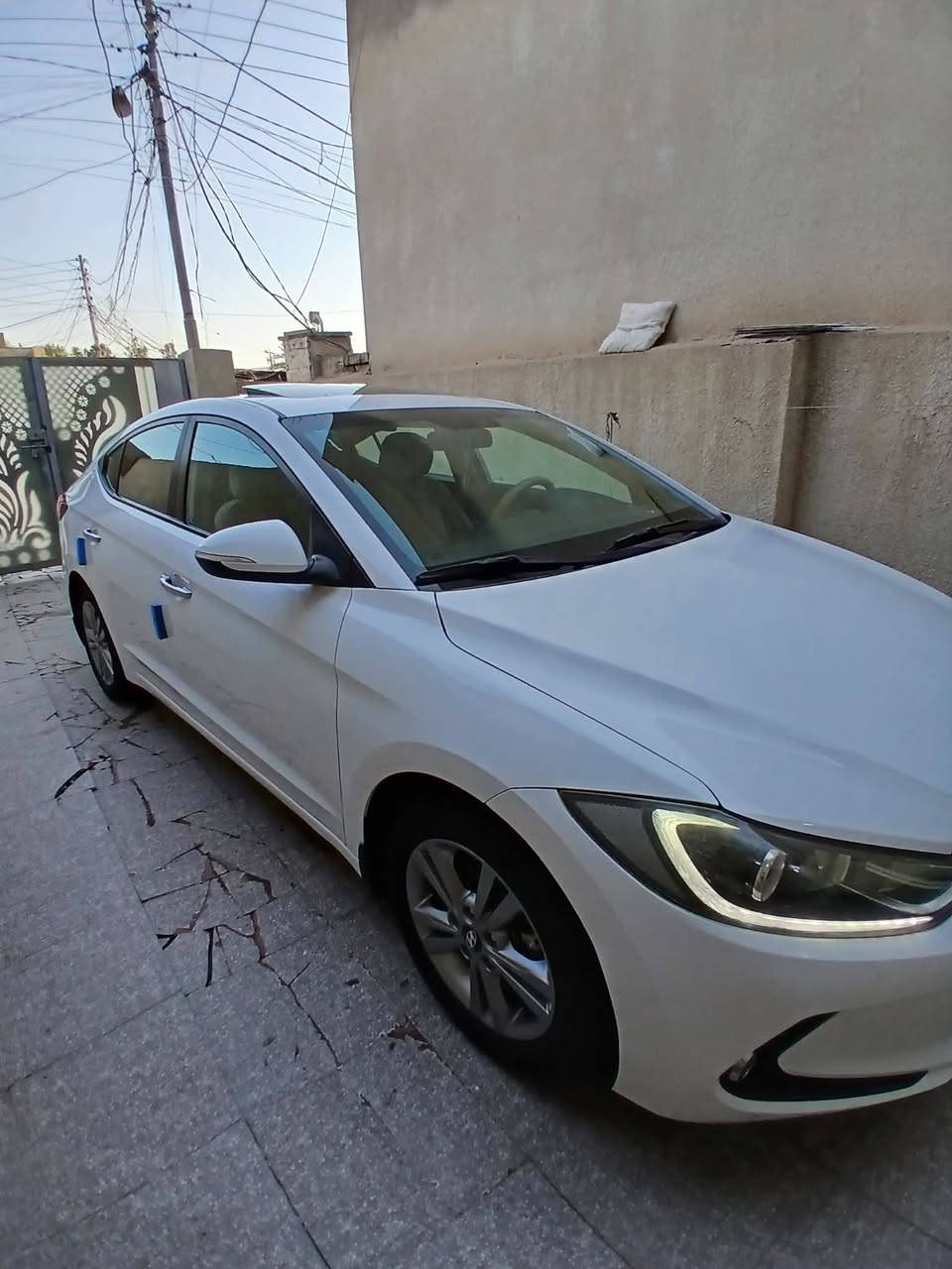 السلام عليكم النترا خليجي موديل 2017 ماشيه ٦١ الف سياره على ايد وحده من الزيرو فول مواصفات فتحة سقف كشنات جلد اصلي تبريد قطعتين مري شفط اشاير بال مري تايرات جدد كير محرك على وضع الشركة صدر خلفي امامي جديد محرك 2000دوش كير AT كامره خلفيه شاشه سويجات عدد 2 نظام ترحيب عند لاقتراب باقي مواصفات معروفة سياره مكفولة من الضربة بيها قطعة وحده فقط بدون دواخل السياره كلش نظيفة السعر ١٣٥ اوبيها مجال بسيط رقم بغداد بسمي قبل فتره مجدد ارقام وسنويه وهزه ***********
