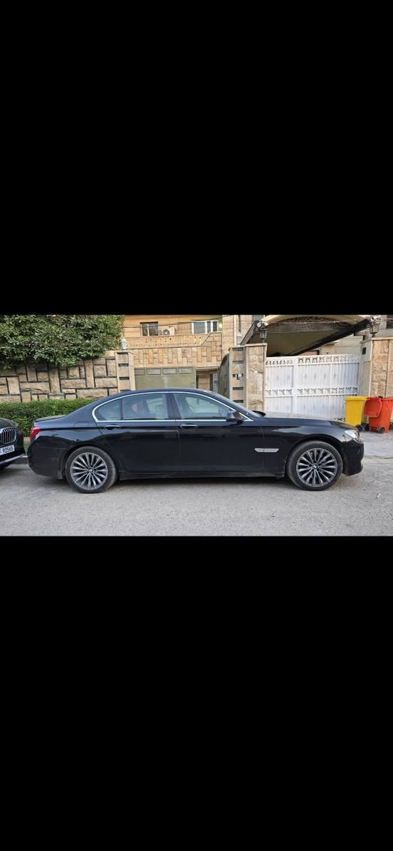 السلام عليكم 
Bmw f01 750i 2011 اسود 
فول مواصفات و مواصفاتها معروفه باب قصير 
ضربتها صفحه باب و جاملغ امامي و الصندوق ول قماره صبغتهن لان جاردات 
السعر 120 ورقه و بيها مجال فقط بيع بدون مراوس 
بدون خاص فقط على الرقم 
مكانها بغداد الكراده 
***********
