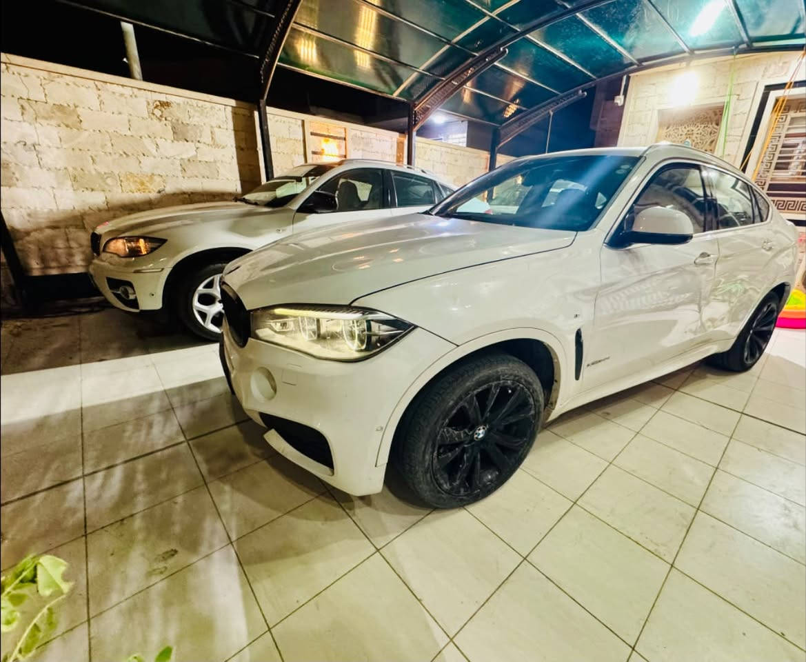 السلام عليكم 

للبيع 
BMW F16 
x6 m50 i  2015
8 سلندر n63 الحديث
480 حصان 
تسارع من 0-100  4.5 ثانية 
خليجية شركة العروش
السيارة m اصل حتى الشاشة m والعدادات و الابواب والستيرن وكل شي بيها m 
اعلى مواصفات :
دفع رباعي
4 كاميرات 
3 شاشات 
الابواب والصندوق شفط
لايت لد داينمك 
كل السيارة جوبلس
تدفئة و تبريد بالمقاعد + مساج
ثلاجة داخلية 
بردات
فتحة سقف
dvd 📀 امام وخلف + سي دي جنجر + aux هارد داخلي 
ستيرن كهرباء 
دخول ذكي
خاصية التحدث مع السيارة + تسجيل الصوت
سايد بريك كهرباء + اوتو هولد
نظام المنحدرات
4 وضعيات قيادة + وضع الاقتصادي
مرايا شفط معتمة 
داخل جلد لونين + سقف اسود 
نظام صوتي Harmen/Kardon
كزوزات صالنصة رياضية m بلاد 
ماسحات اوتو 
مواصفات كثيرة لم اذكرها
السيارة بوضع جيد جدا ولا تحتاج اي صيانة ولا يوجد اي خلل او مسج
محرك جديد 
صدر كامل جديد  اصلي+ مشط ستيرن جديد 
كمبريسر تبريد جديد اصلي غير مستخدم مع الملحقات 
السيارة شخصياً صارف عليها 55 ورقة
كل شغلها يم اسطه عمار بديالى 
رقم جديد وسنوية بأسمي وهزة جديدة 
السعر 265 

السونار مرفق 
مكان السيارة بابل
***********
