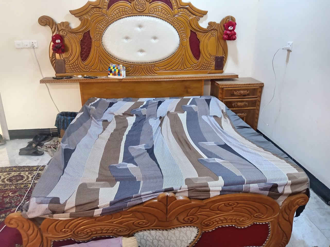 السلام عليكم للبيع اخشاب عراقيه بيه الملاحظات المكان تكريت الديوم السعر 600 قفل واتصال على رقم الهاتف ***********
