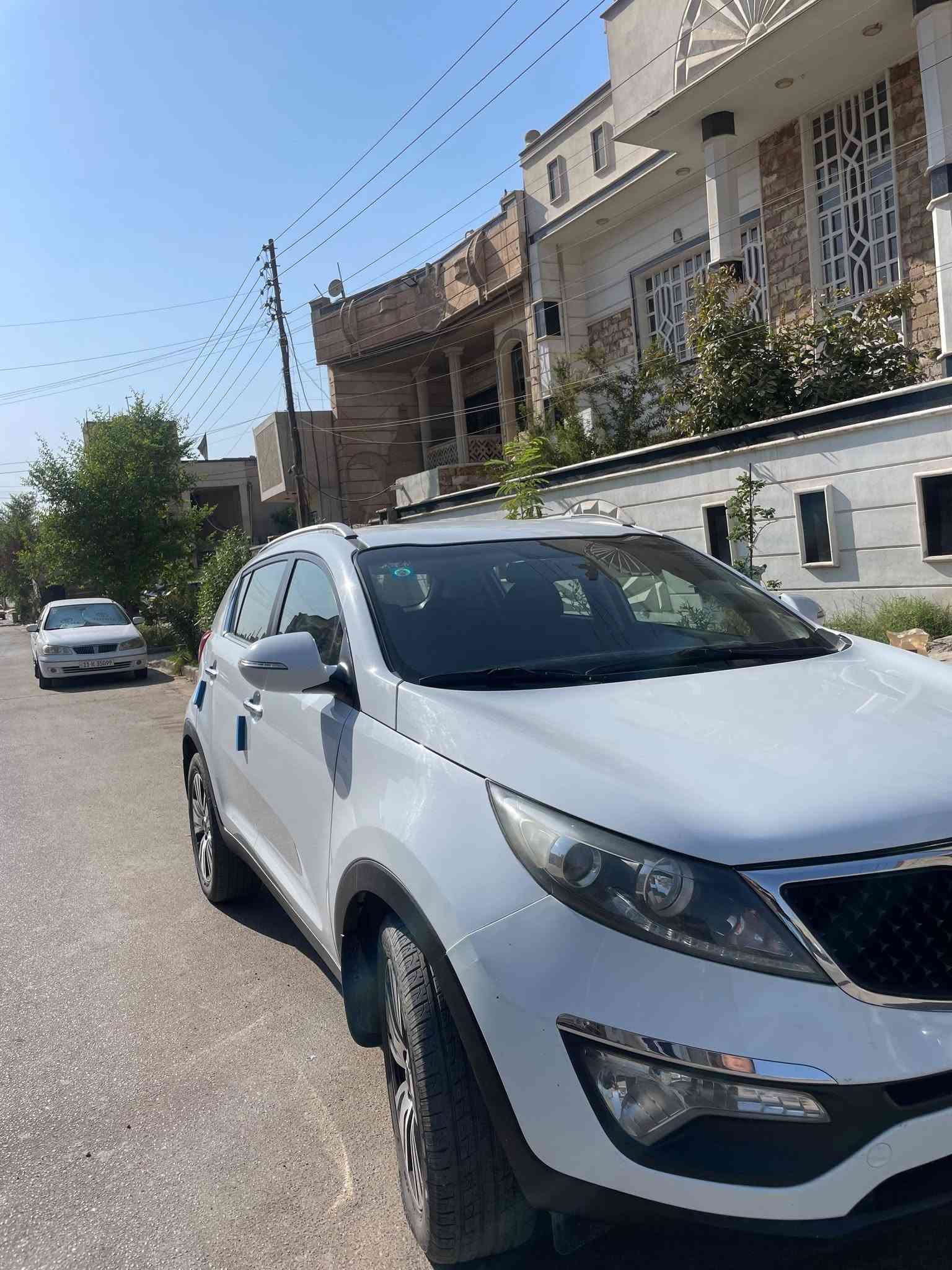 السلام عليكم
سبورتج موديل 15 خليجي ماشية 82 الف حقيقي  رقم بغداد الدولي الجديد  تحويل الثاني اليوم مكفوله من صبغ ومن ضربه  وفتح وتبديل السونار موجود بالمنشور 
مكينه 2000دوش تحكم ستيرن حساسات  خلفيه كأمره خلفيه السعر 
150 وبيه مجال قليل 
مكاني بغداد البياع /حي الاساتذة 
‭***********
