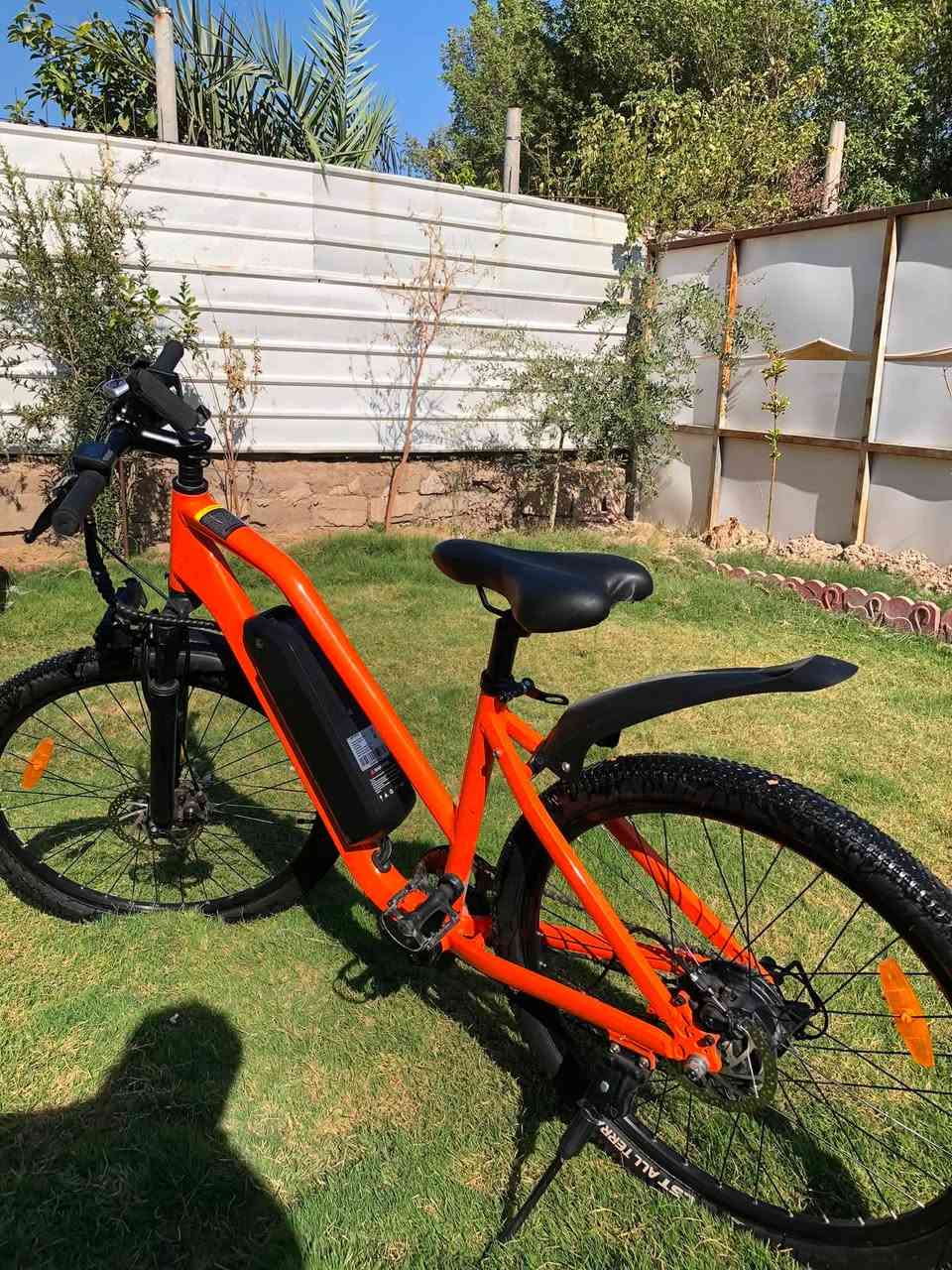 • 🚲 بايسكل كهربائي للبيع

• 📏 الحجم: 26 إنچ

• ⚡ المحرك: 250W

• 🔋 البطارية: ليثيوم 36V 10Ah

• 🔋 سعة البطارية: 360Wh

• 🔌 الشحن: 42V / 4A

• ⚙️ گيارات متعددة

• 🛞 إطارات MTB

• 🛑 ديسك أمامي وخلفي

• 🔧 مساعد أمامي

• 📟 شاشة/عداد كهربائي

• 🔋 بطارية JETECH

• 🟠 هيكل قوي ومناسب للاستخدام اليومي

• ✅ الدراجة شغالة وجاهزة للاستخدام

• 💰 السعر: 350 الف و بي مجال بسيط

📍 عنواني بغداد - الغزالية  / *********** واتساب او خاص

