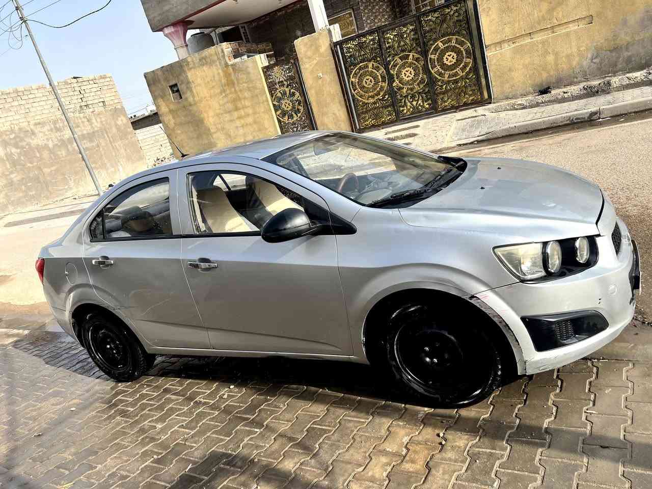 السلام عليكم
شوفر سونيك ٢٠١٢ خليجي للبيع

محرك ١٨٠٠ 

كير عادي 

مكينه وكير كفالة

السيارة مكفولة من كلشي ماعدا بارد بسيط بالبنيد 

 منظومة التبريد كاملة فقط نقص الكومبريسر عطل

كهربائيات جاهزه للاخير

تخم تاير جديد

حدادية جديدة

منظومة سنتر لوك فول

السيارة ب١٢٠ تدك جرس ماشية ١١٢ الف 

سنوية لل٢٠٢٨ بشهر ٨ تريد وكالة تريد تحويل

السعر ٥٠ وبيها مجال للشراي 

عنواني البصرة 

***********

***********

متوفر واتساب
