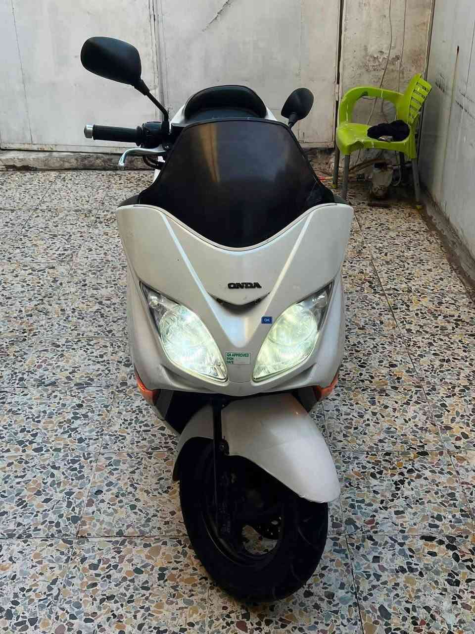 فورزا 08
شغاله نگره سلف رون واحد ونص ثابت
نواقص بسيطه مثل اشارة ودكمه اطفاء اللايت
مكينه مجفته مره وحده كله وكاله شديت 
گير ملغي 
بيها ورقة منفيس 
سعر 800
مكاني سلمان باك ***********
