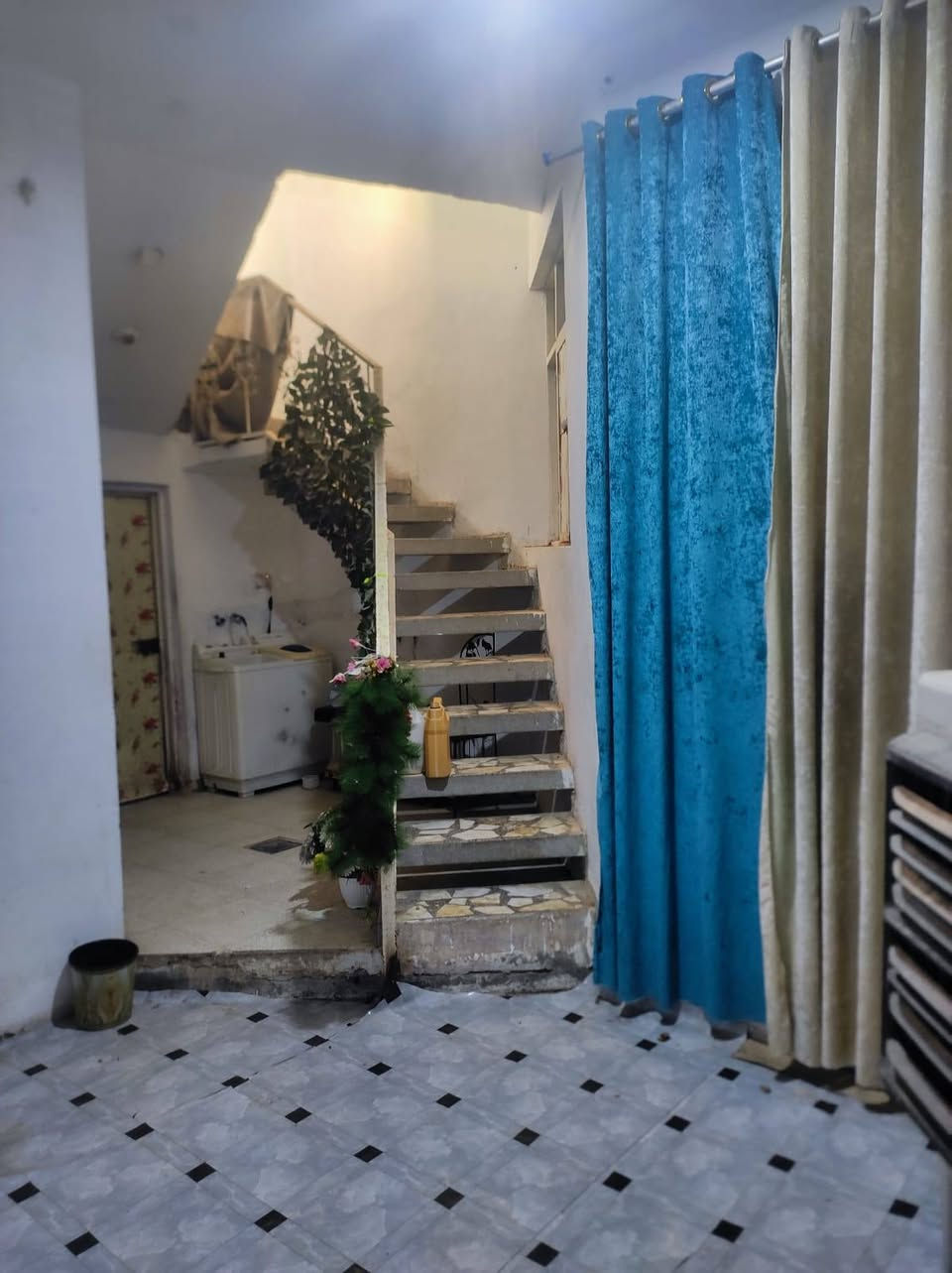 بيت للبيع ب خشابة بستان آل جايد قرار محكمة نقل أسهم  ب محكمة سند25  200 متر كونكريت كامل البيت ومنطقة كامل خدمات ماي مجاري كهرباء مقرنص مطبخ حار وبارد استفسار الرقم ***********
