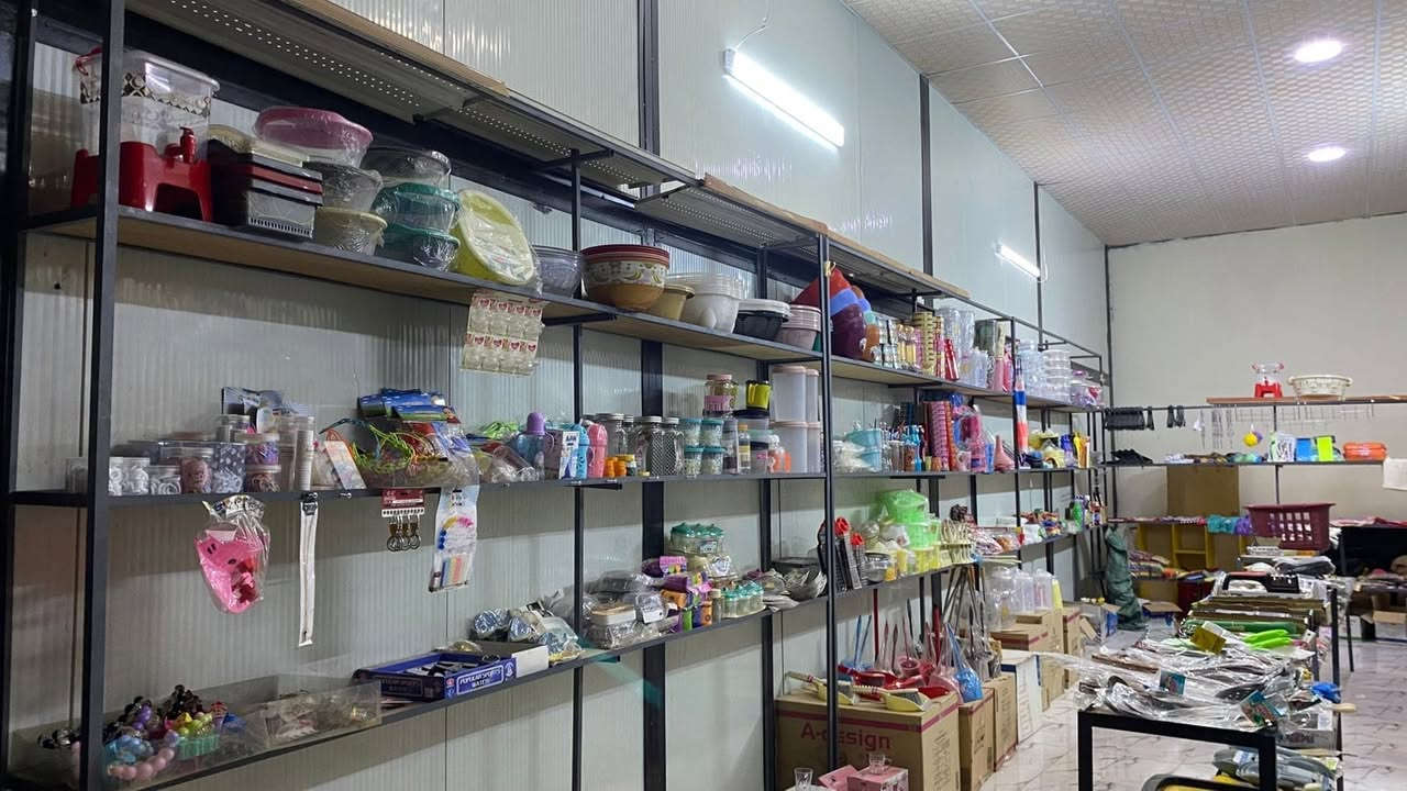 رفوف حديد • ٦ كبار • ٢ صغار