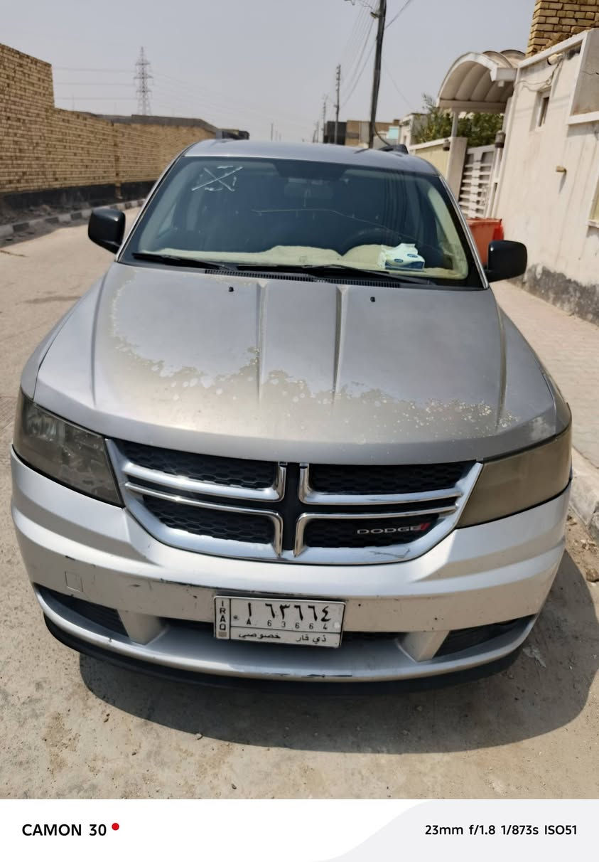 دوج جورني 4 سلندر محرك 2400
موديل 2018
تحكم ستيرن شاشة كبيرة ٧ راكب
تبريد قطعة واحدة
تبريد ثلج
تخم تاير
كير ومحرك خيرر من الله 
حدادية نضيفة 90%
السيارة رقمهه ذي قار
سعر السيارة ١٢٥ $
العنوان /ذي قار / الإسكان الصناعي
الاتصال على الرقم ***********

