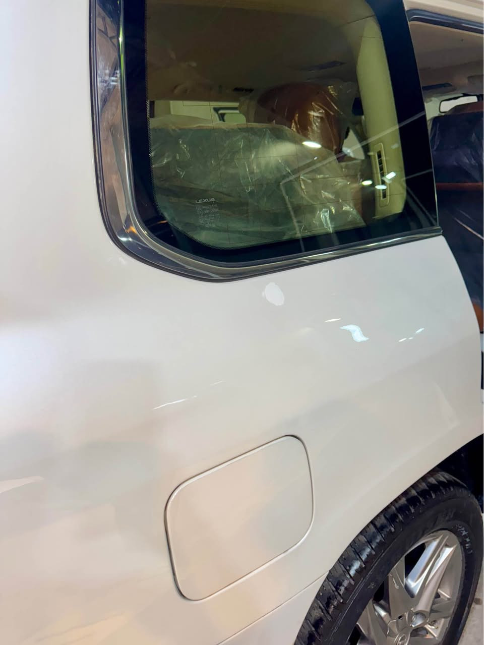 للبيع لكزس LX 570 Sport 2015 بريم خليجي

رقم بغداد الدولي شبه مميز تحويل ثاني يوم

بارد اقل الشبر يم الباب الخلفي مكينة وكير مكفولة وادامة كاملة شركة لكزس العراق دهن لكزس ولا مرة مفولها عادي لو محسن لو سوبر السيارة نظيفة حيل مغلفة ppf كامل
 مواصفات معروفة 

— المواصفات 👇—

كاميرات 360 درجة

 انارة ترحيبية ودخول ذكي ٥ بصمات

اللون: ابيض صدفي 

فول مواصفات ١/١

8 سلندر محرك 5700 تنفس طبيعي

* داخل قرميدي 

فتحة سقف

*   كشنات جلد كهرباء تحكمات الكشنات كلها كهرباء حتى اللي بالصندوق

* تبريد ثلج 3 قطع

*   تدفئة تبريد بالكشن

*   3 شاشات بلادية 

*   بصمة + تشغيل عن بعد

*   جكات رفع السيارة وتنزيلها

*   فور ويل

*   أنظمة قيادة سبورت ونورمل وايكو

*‏ CRAWL نظام 

*   ثلاجة 

*   فول تحكم ستيرن 

*   ستيرن كهرباء

*   دبل كير ( عادي + اوتوماتيك)

*   شفتات كير بالاستيرن لوضعية السبورت

*   دبل حساس ( امامي+خلفي)

*   مرايات كهرباء (شفط)

*   لايت عدسة زنون عالي ناصي 

*   زراك لايت

*   دبل تانكي

*   ماشية 169 الف حقيقي ما ملعوب بالعداد

* السيارة بالواقع احلا من الصور

مكان تواجد السيارة: بغداد زيونه  

للأستفسار الأتصال ☎️

‎*********** موجود واتساب بغداد, العراق
