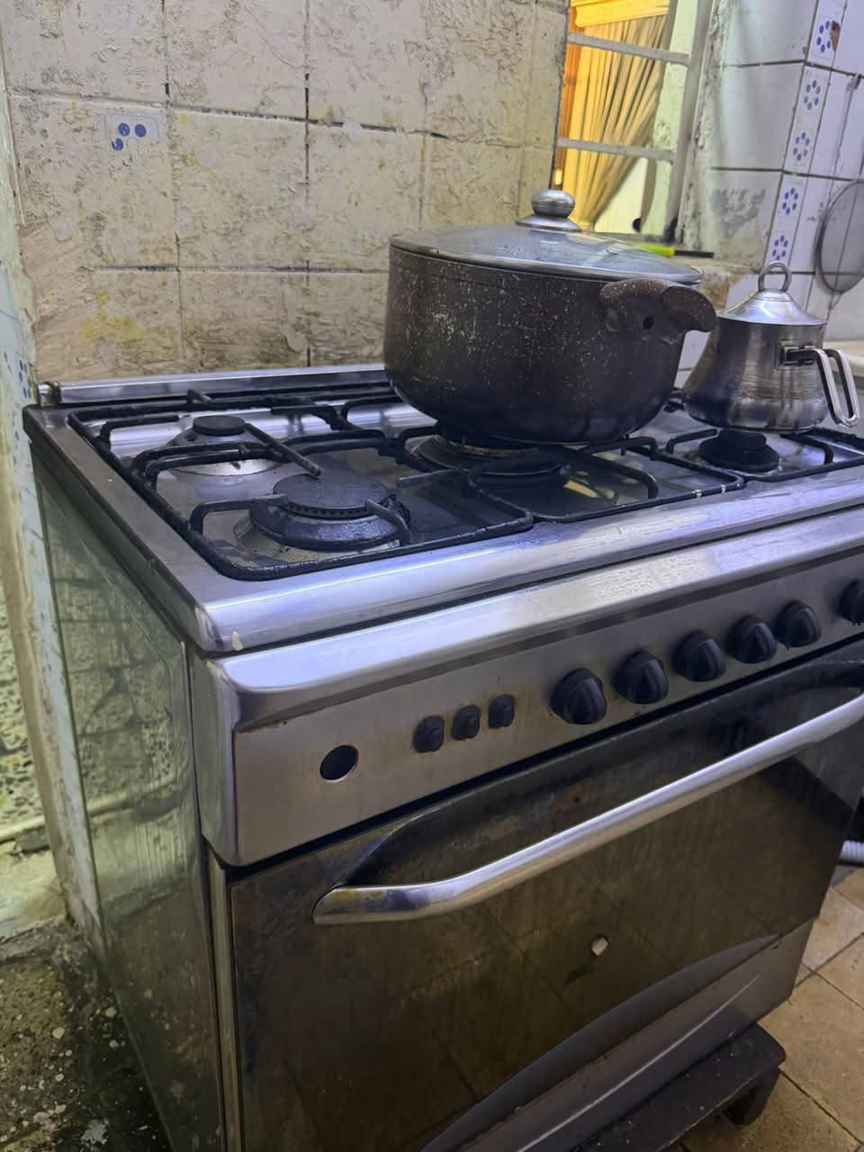 مرحبا كاونتر المنيوم قياس مترين ونص مع سنك مترين سطح مرمر  السعر 350كامل بغداد الطوبجي للتواصل فقط واتساب *********** وكذلك طباخ 5مشاعل سل ستيل بسعر 100الف
