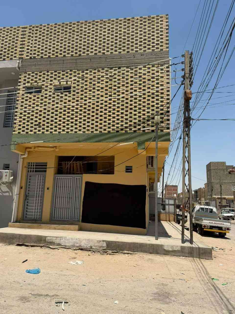 بناية تجارية الوارد السنوي ١٢ مليون وأكثر مساحه ٧٥ متر قرب الشارع العام الجمهوريه الجديدة الثالثه مشتمل وشقتين  بناء سنة ٢٠٢٥ للبيع بسعر مناسب للتواصل *********** /*********** مكتب ابو سيف الجبوري للوساطة العقارية
