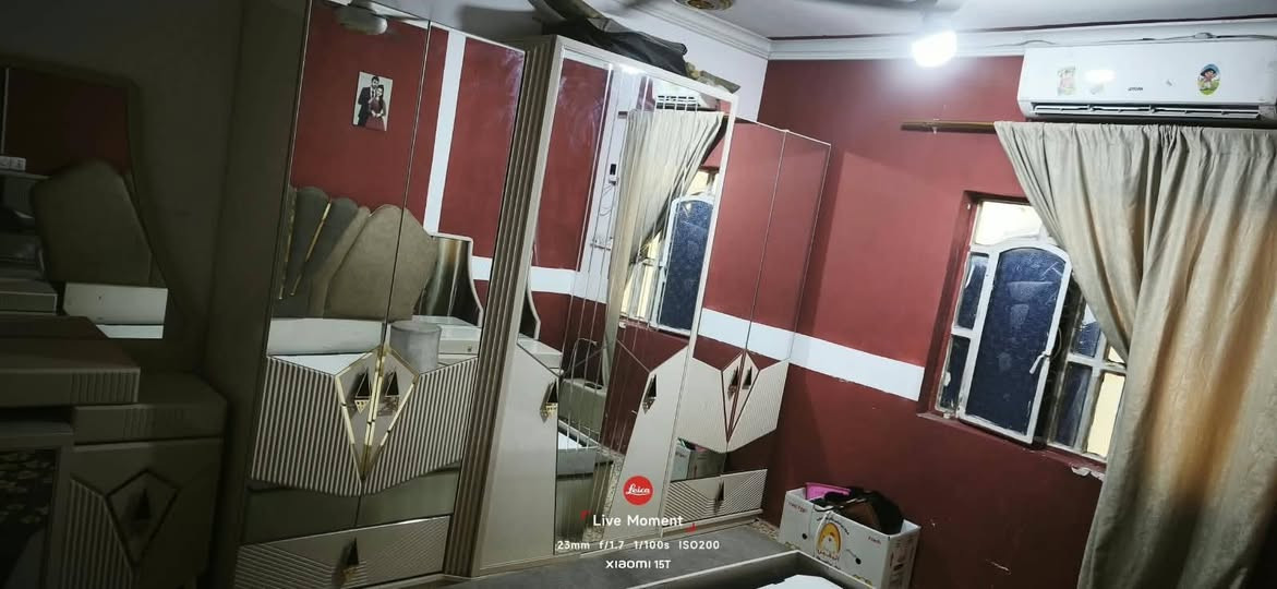 غرفة نوم ايطالي مسمى 
موديل ٢٠٢٢ نضيفه كلش
كنتور 6ابواب.                                     بغداد
جربايةمع مخزن مخفي
شازلون +ميز مكياج (تواليت)
مراية عمودية +ميز مجرات
بيها اضرار خفيفه مو بلخشب ولا بلجام مكفولات والابواب هم ولمجرات هم بس بعض ملاحضات خفيفة
اكرر موديل٢٠٢٢يعني حديثه مابيها اي نقص
السعر١١٠٠وبيها مجال 
للتواصل*********** عدد القطع 9
