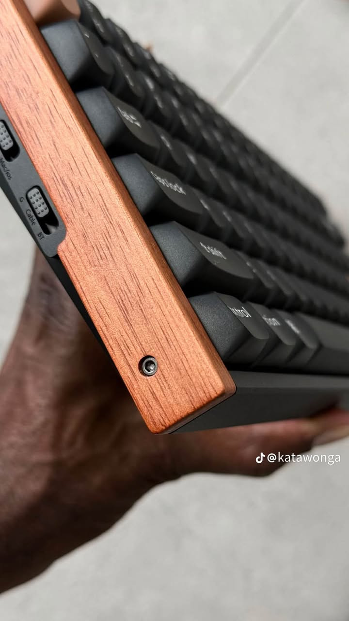 ⌨️🔥 Keychron K2 HE – كيبورد مغناطيسي احترافي لعشاق السرعة والدقة 🎮
⚡ تجربة مختلفة مع تقنية Hall Effect والمفاتيح المغناطيسية من Gateron!

🌟 أبرز المميزات:
🔹 مفاتيح Gateron Magnetic Hall Effect لاستجابة فائقة السرعة 🎯
🔹 إمكانية تخصيص Actuation Distance لكل مفتاح
🔹 دعم تقنية Rapid Trigger للألعاب التنافسية 🚀
🔹 اتصال ثلاثي: Bluetooth + 2.4GHz + USB-C
🔹 تصميم 75% مدمج يوفر مساحة أكبر للمكتب
🔹 مناسب للـGaming والاستخدام اليومي 💻🎮

💥 سرعة + دقة + تحكم كامل بتجربتك!

📦 متوفر الآن
🚚 توصيل إلى كافة محافظات العراق 🇮🇶

📲 للحجز والاستفسار:
***********

نص مكتوب في الصور:
- @katawonga
- @keychronvietnam