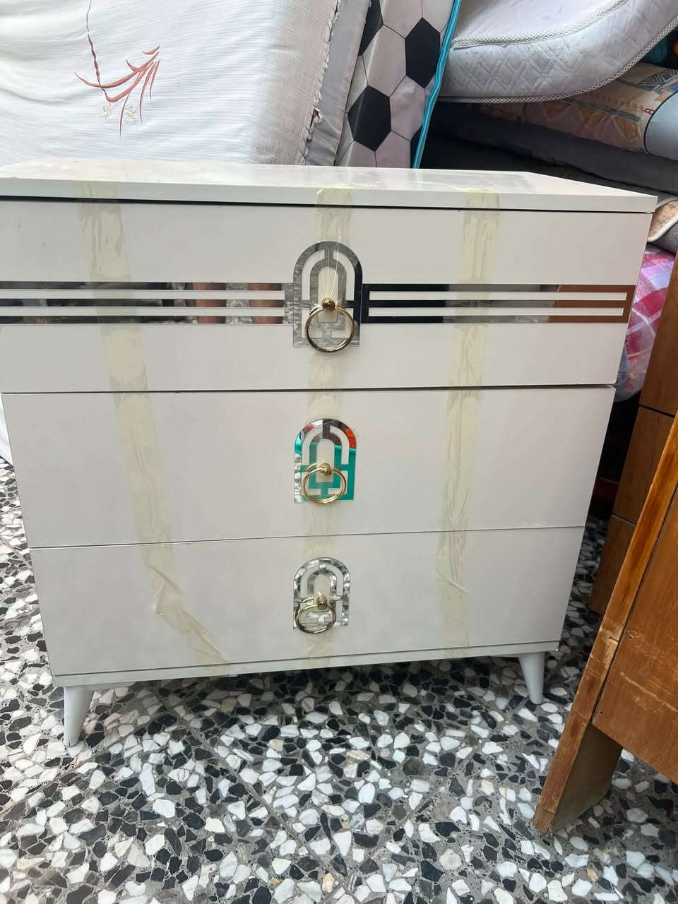 متواجدغراض بسعر مناسب في بغداد البلديات اكثر من حاجه غرفه نوم ٥ دواشك عدد ٢ قطع طباخ ٤ عيون تخم ١٠ مقاعد نضيف جربايه أطفال نفر عد ٢ نفرين عدد ١ كاونتر الامنيوم وكاونتر تركي التواصل عبر الهاتف *********** بيع مستعجل
