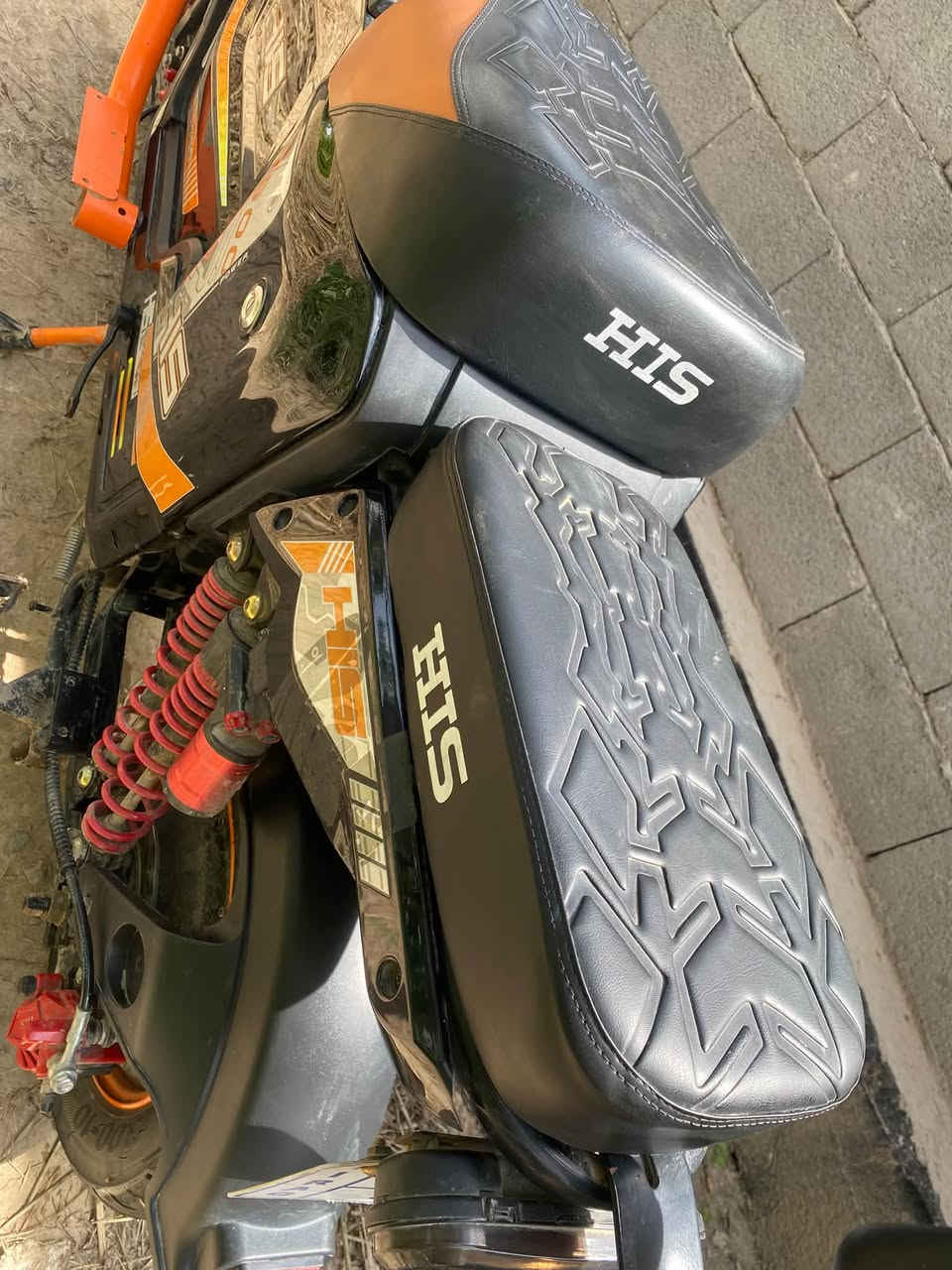 السلام عليكم دراجه شحن نوع H900 بطارية 5 حجم 38 امبير  بطاريه نص عمر اربع سرع نضام بك كهربائيات شغاله كله نضافه 90 بل ميه سعر 275 وبيه مجال مكانه صويره الشجيريه لاستفسار واتساب ***********
