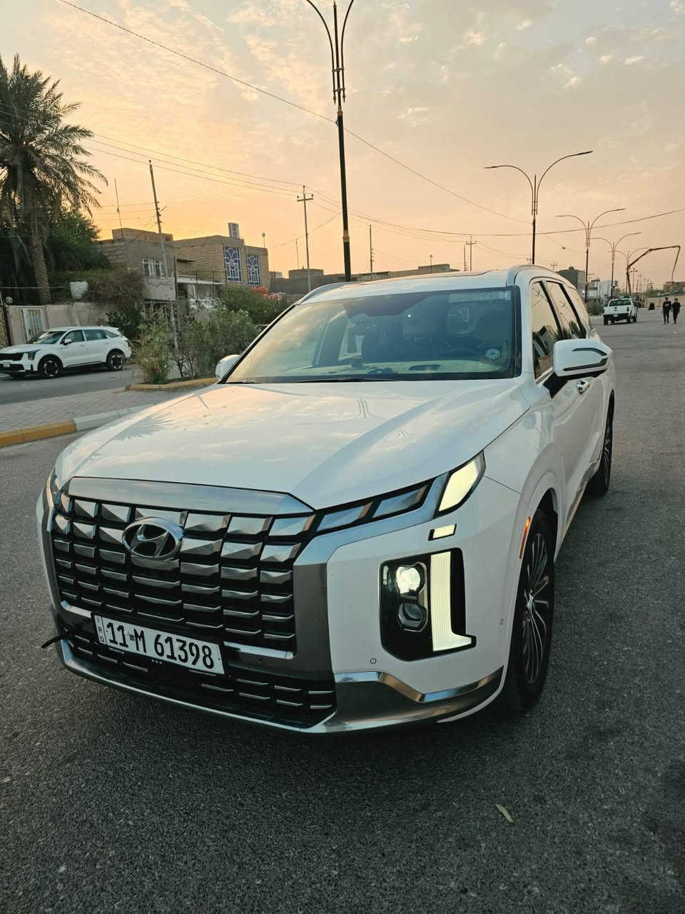 بالسايد 2023 كالكرافي فول
رقم بغداد ماشية 40 الف ميل 
وارد امريكي بيها قبق جنطة مبدل فقط نفس اللون بدون ايرباك
دفع رباعي محرك 3800
كاميرات محيطية وكاميرات اشارة وكاميرة شاشة وسطية 
داتا شو 
شحن لاسلكي 
قيادة ذاتية على المسار وسرعة تلقائية
نقاط عمياء تحذير عند النزول 
حساسات امامية وخلفية وجانبية
رادارات امامية وخلفية ومانع اصطدام 
بانورما خلفية و فتحة سقف 
كشنات كهربائية تدفئة وتبريد 
مساج ووضعيات كشن ميموري
داخل اسود شامو 
سببر وباتري جدد
السعر 325
***********
