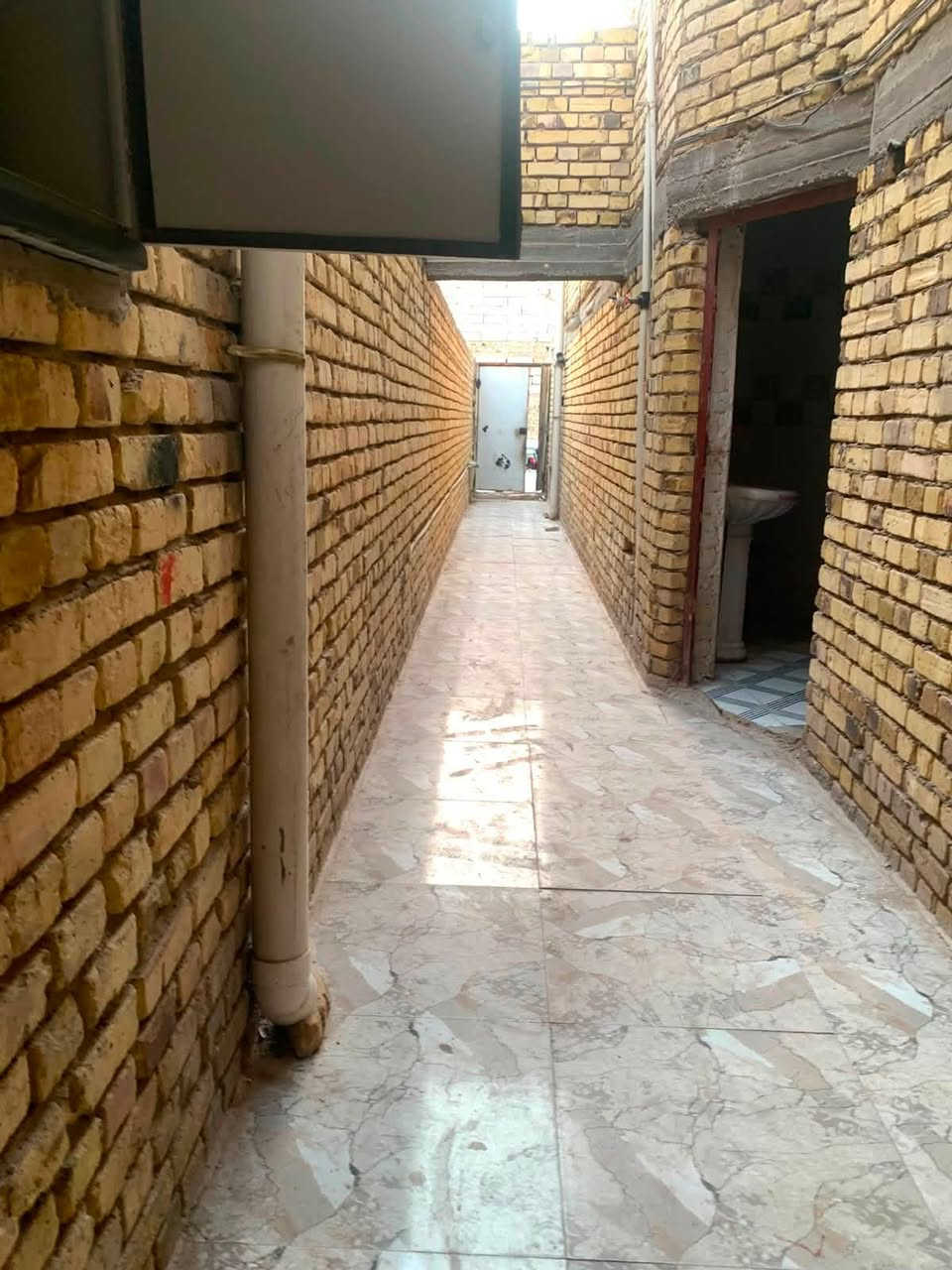 مشتملات طابو صرف عدد اثنين واحد امامي والثاني خلفي للبيع في منطقة الحي العسكري قرب ساحة الكرامة 
 كل مشتمل يحتوي على غرفتين نوم + مطبخ + صالة + مجمع حمامات 
السعر 160 مليون وبيه مجال 
للتواصل مع صاحب العقار :***********
