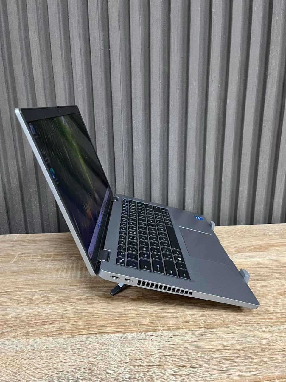 Dell latitude 5420 
الجيل الحادي عشر 
معالج: Cori5 جيل 11 حديث 
رام: 8GB قابل للتطوير 
هارد: 256GB SSD قابل للتطوير 
شاشة: 14 انش 
كرت شاشة 4GB intel 

هدايا ماوس مع حقيبة لابتوب وماوس باد والشاحن الاصلي 

السعر 365 الف 
العنوان بغداد الأمين الثانيه 
واتساب ***********
