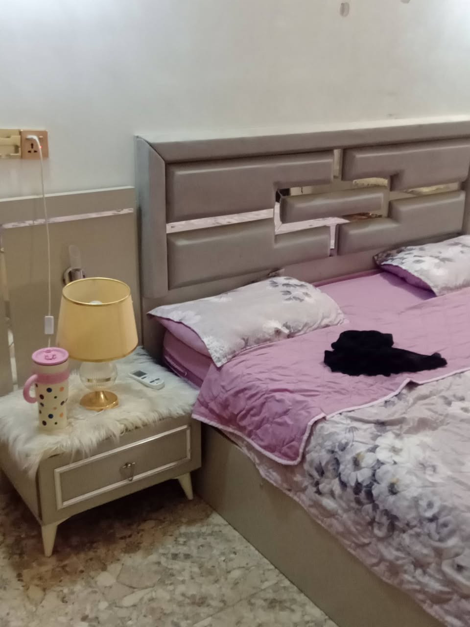 سلام عليكم غرفه مستخدم للبيع لغرفه نضيفه حيل سعره ٧٠٠ وبيهة مجال للإستفسار واتساب *********** مكاني بغداد
