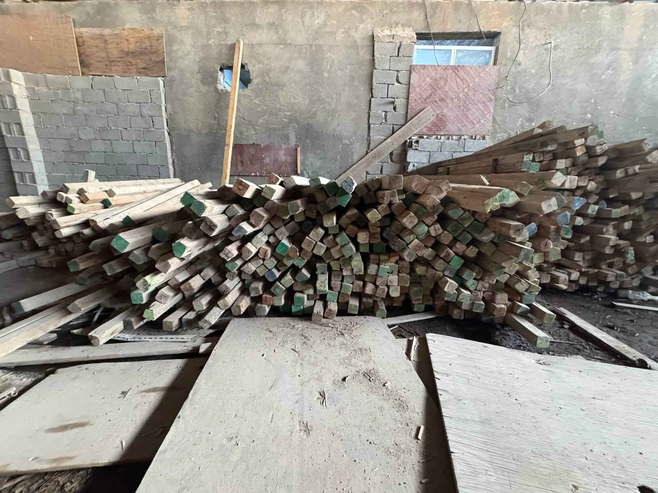 اعادة نشر بسبب الوعود الكاذبه
سيور ابو الاربعه انج تارس (9سم*9سم) القياسات من المتر للاربعه متر العدد 35 متر مكعب ابيع جمله ومفرد سعر المكعب 275 الف عنواني البصره-التنومه ***********
