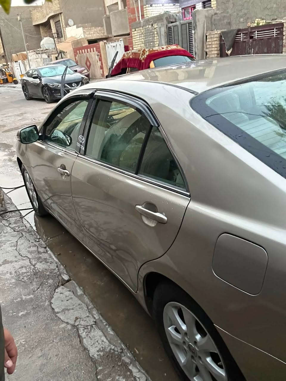 السلام عليكم  كامري ٢٠٠٩ وارد امريكي فول مواصفات  كشن كهرباء  اشاير بالمري  فتحة  حساسات خلفية  كامرة دوارة  شاشة  مانع انزلاق  لايت زنون  كير ومكينة مكفولات  حادثهة جاملغ عكس السايق وباب السايق مبدلة  والسيارة مصبوغة عام  رقمهة ديالى وموجودة ببغداد بالدورة  ***********  سعرهة ٨٣ ورقة وبيهة مجال بسيط.
