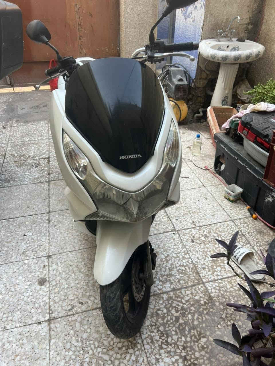 من رخصة الأدمن السلام عليكم عليكم دراجه PCXالجيل الأول ياباني محرك150cc مكفوله كفاله عامه محركها خير من الله كهربائيات كلها شغاله شرط الفحص جيب فيتر وياك وفحص فحص كامل السعر مليون و400 وبيها مجال للشراي العنوان بغداد الشعب حي سومر شارع المدارس للأستفسار اتصل على رقم
*********** واتساب موجود
