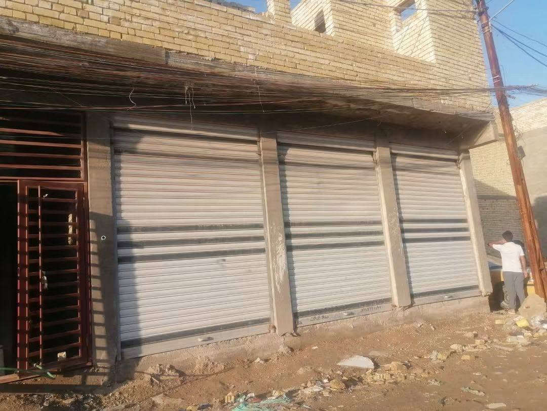 سلام عليكم بيع مستعجل بنايه للبيع 50متر واجهيه 10ونزال5سند طابو صناعي فتح بيان بلمحكمه عنوان الشعب قرب محطه سما بغداد فرع معمل الجكليت كلش قريبه على شارع العام مال الشعب  متكونه من ثلاث محلات كامله حتى مبيضه  ودرج معزول عن المحلات فوك مبني صاله وخدمات الفوك بدون سقف مستقبلين ينبني فوك غرفتين وماسس مي مجاري كهرباء وشغل كله درجه اولى المنطقة كامله خدمات مي كهرباء مجاري السعر 75للستفسار على الرقم ***********
