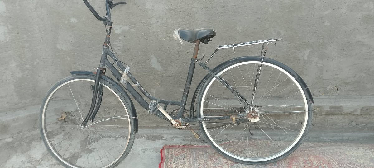 يايسكلات نوع بـطـة
العدد ثنين 2
الحجم 26 
الاون اسود كما موضح بل صور وواحد فيه بنجر بل تاير الخلفي فقط 
الســعر ثــنينـهن 150 الف .
العنوان. النجف البراكيه قرب جامع الخزاعل .
للئتصال ***********
